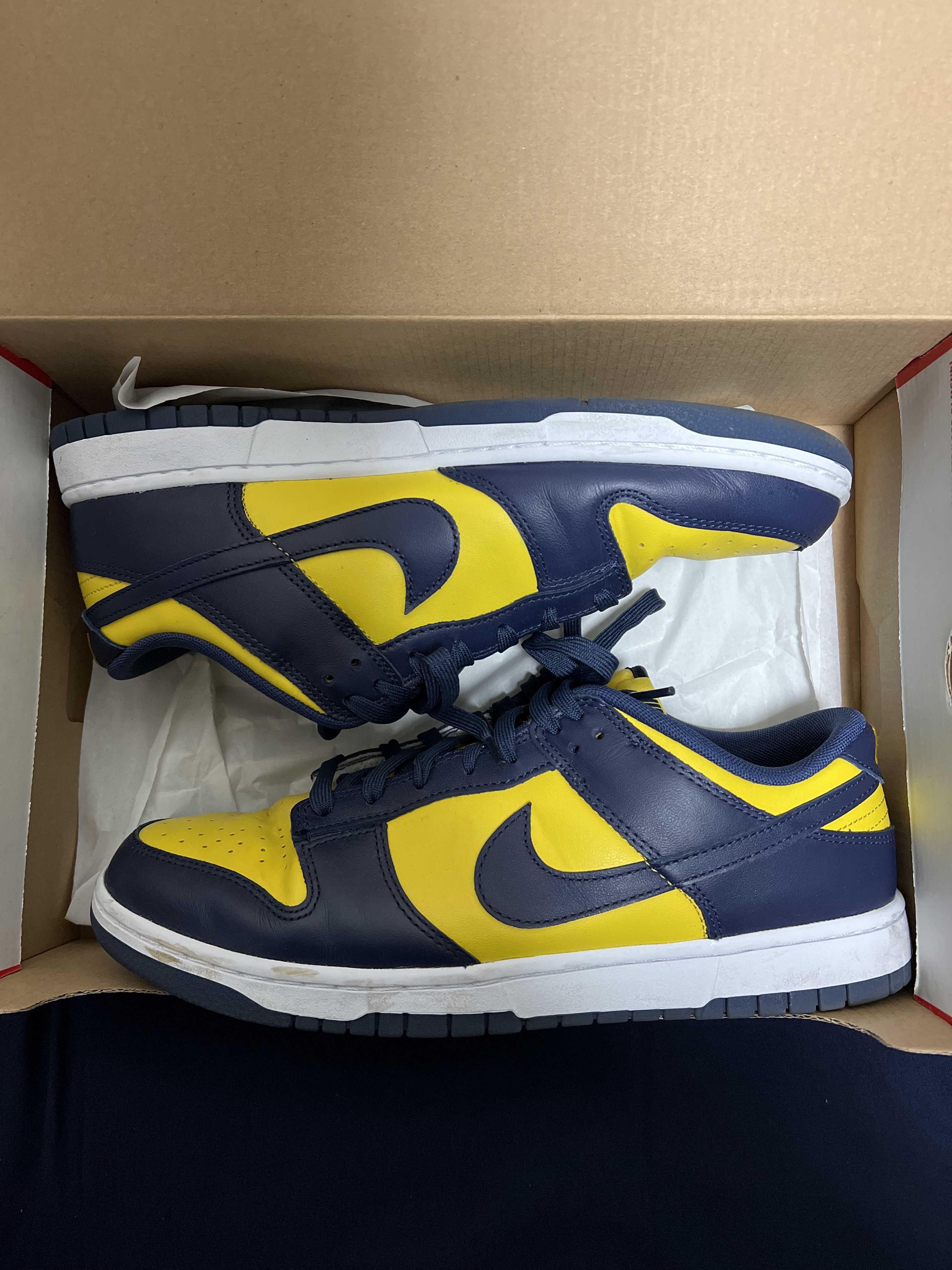 Nike Dunk Low "Michigan"