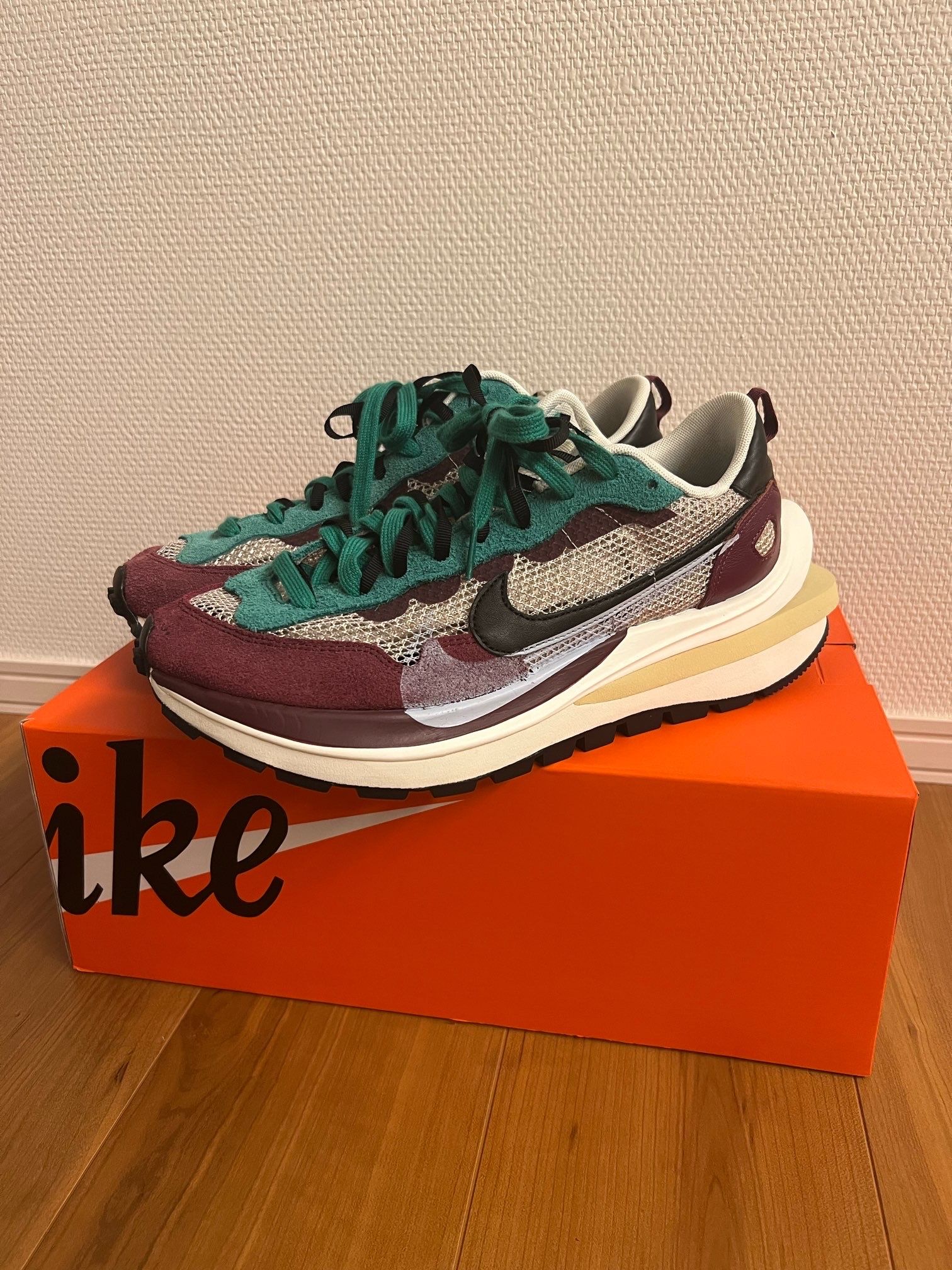 sacai × Nike Vapor Waffle "String/Red/Green"