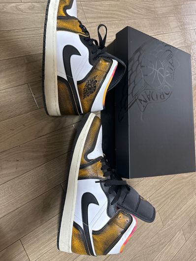 Nike Air Jordan 1 Mid "Wear Away"