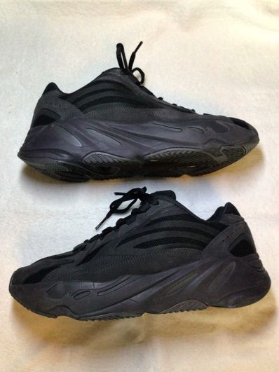 adidas YEEZY BOOST 700 V2 "Vanta"