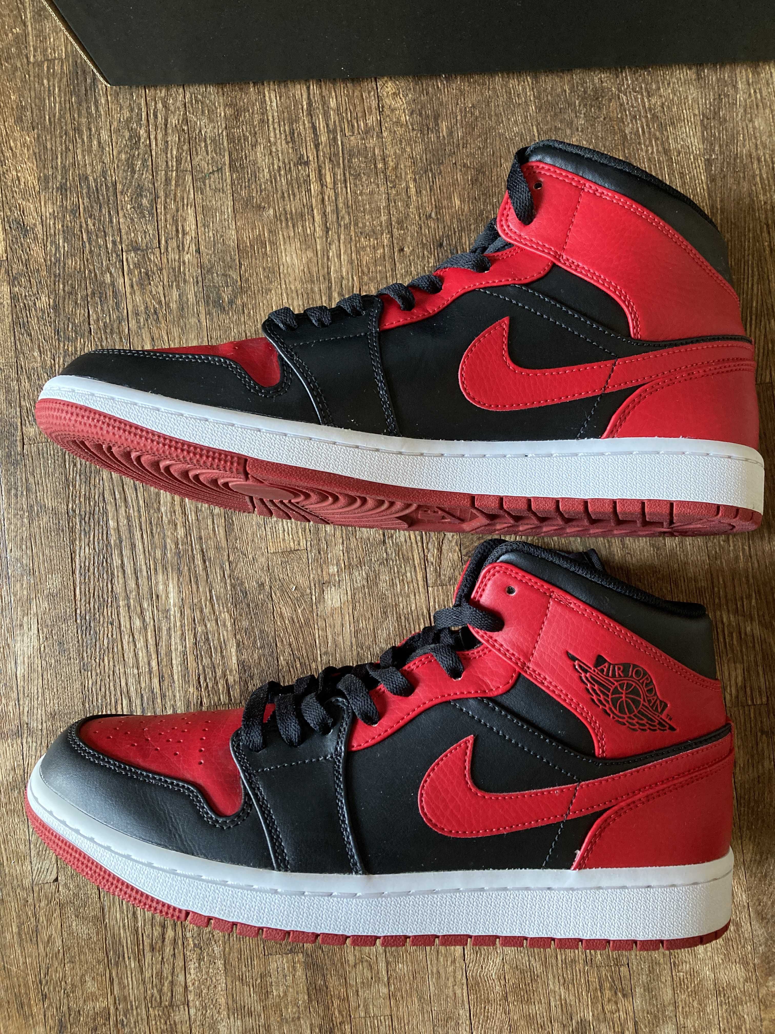 Nike Air Jordan 1 Mid "Bred"