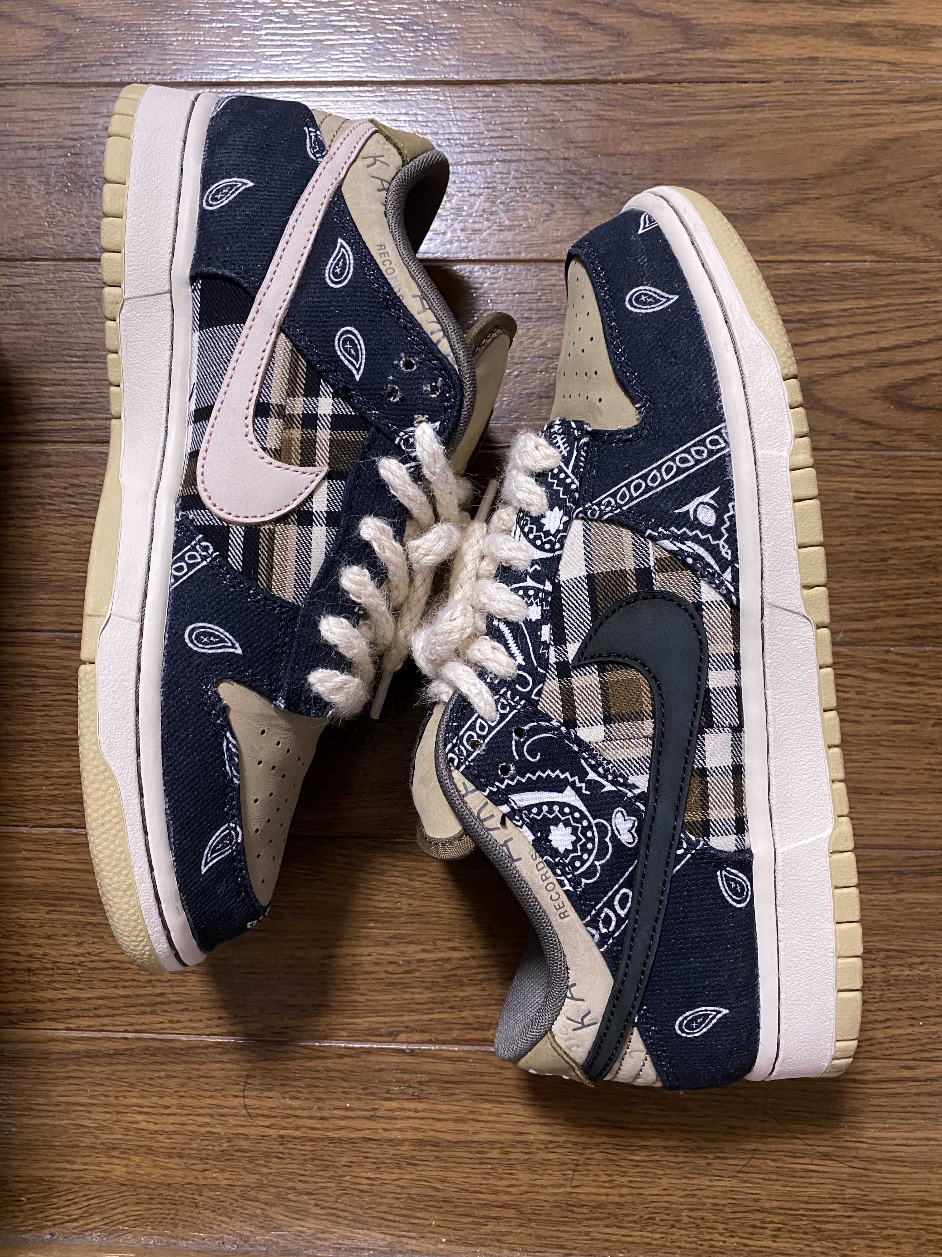 Travis Scott × Nike SB Dunk Low "Black/Parachute Beige"