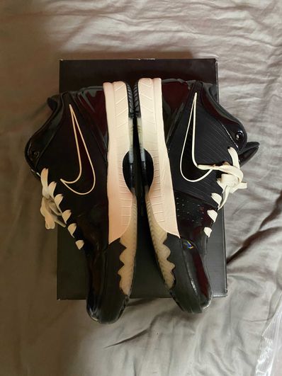 UNDEFEATED × Nike Kobe 4 Protro "Black Mamba"