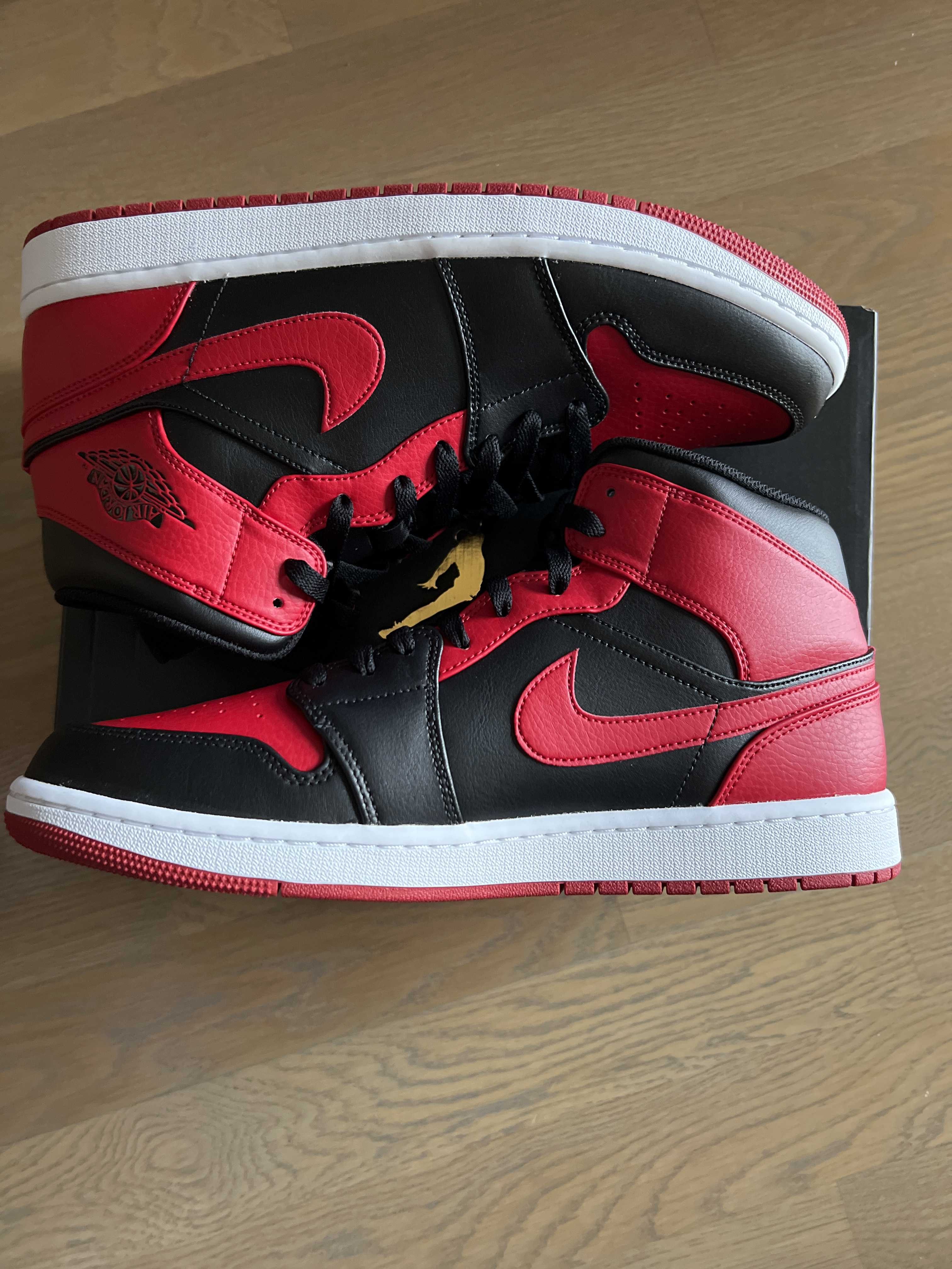 Nike Air Jordan 1 Mid "Bred"