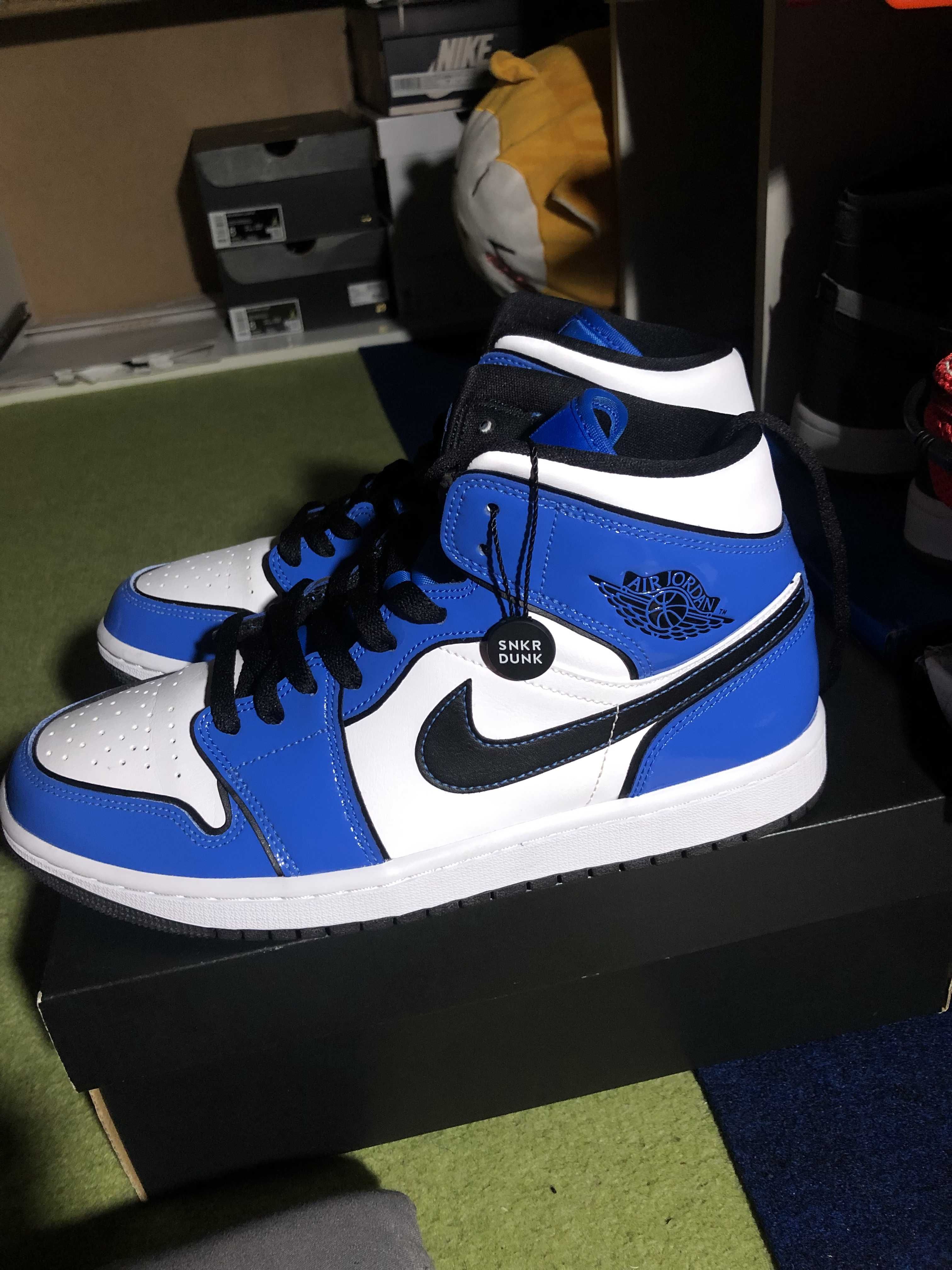 Nike Air Jordan 1 Mid SE "Signal Blue"