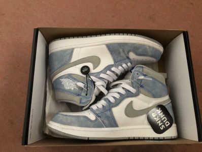 Nike Air Jordan 1 High OG "Hyper Royal"