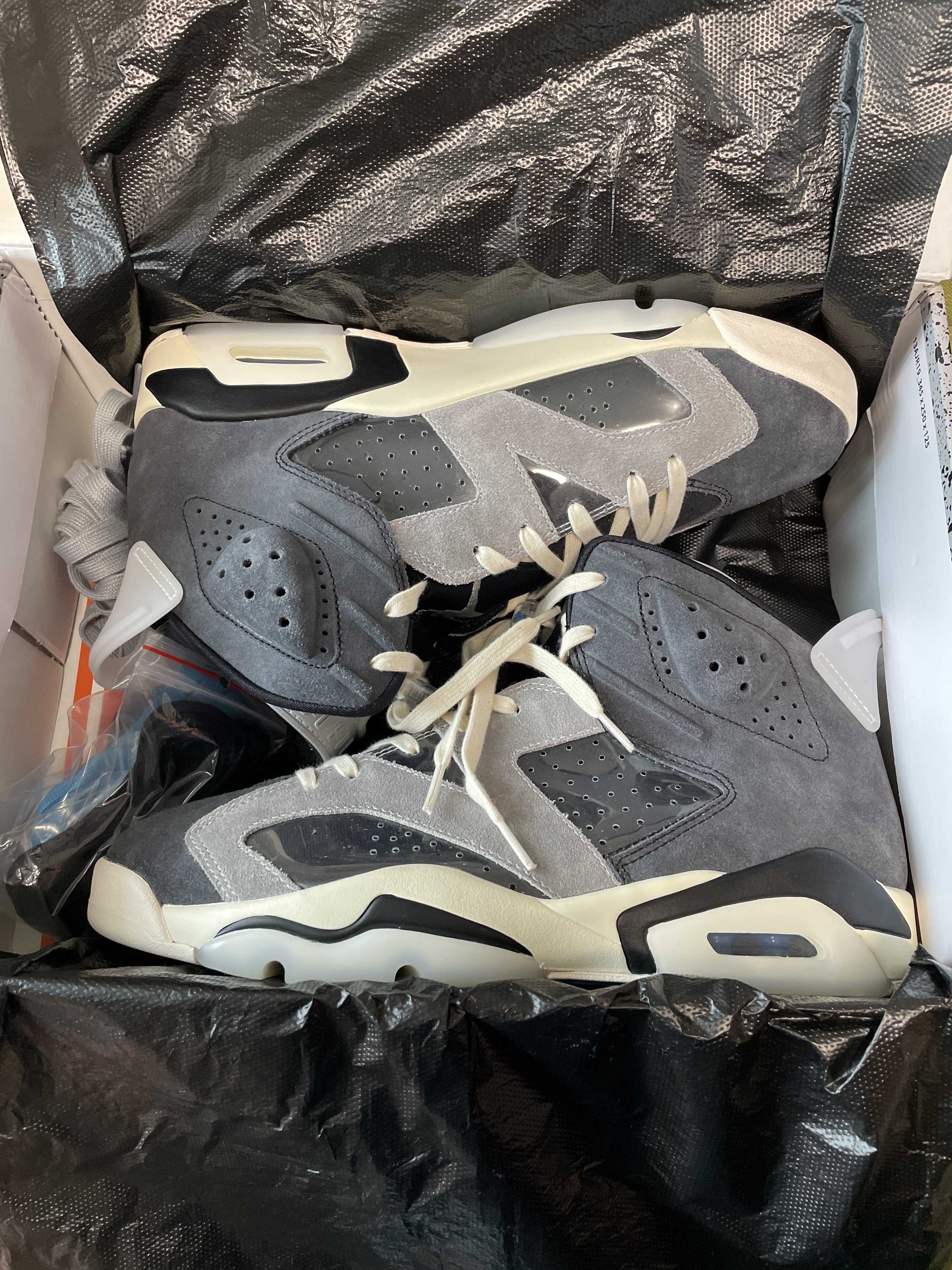 NIike Women's Air Jordan 6 "Smoke Grey"