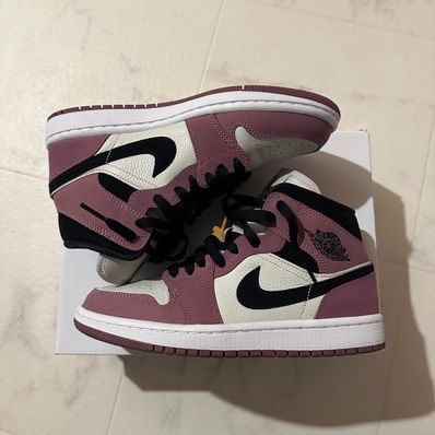 午前12時前のご注文は当日発送 ナイキ ウィメンズ エアジョーダン1