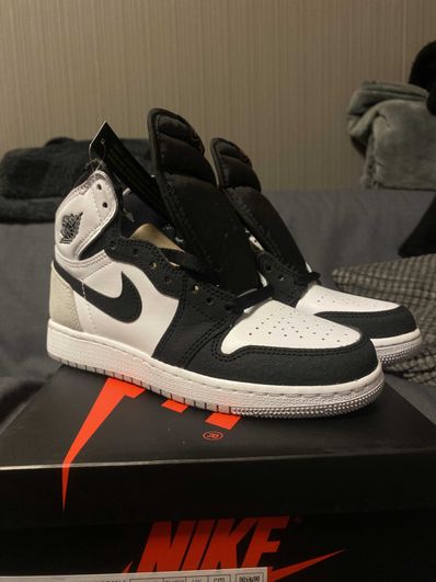 Nike GS Air Jordan 1 High OG "Bleached Coral"