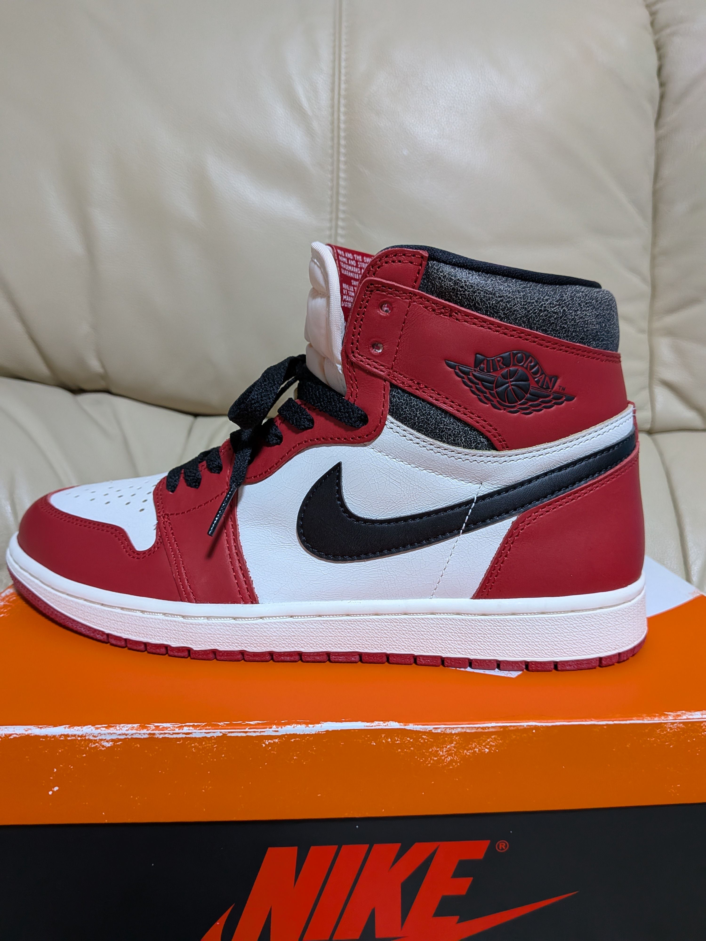 Nike Air Jordan 1 High OG "Lost & Found/Chicago"