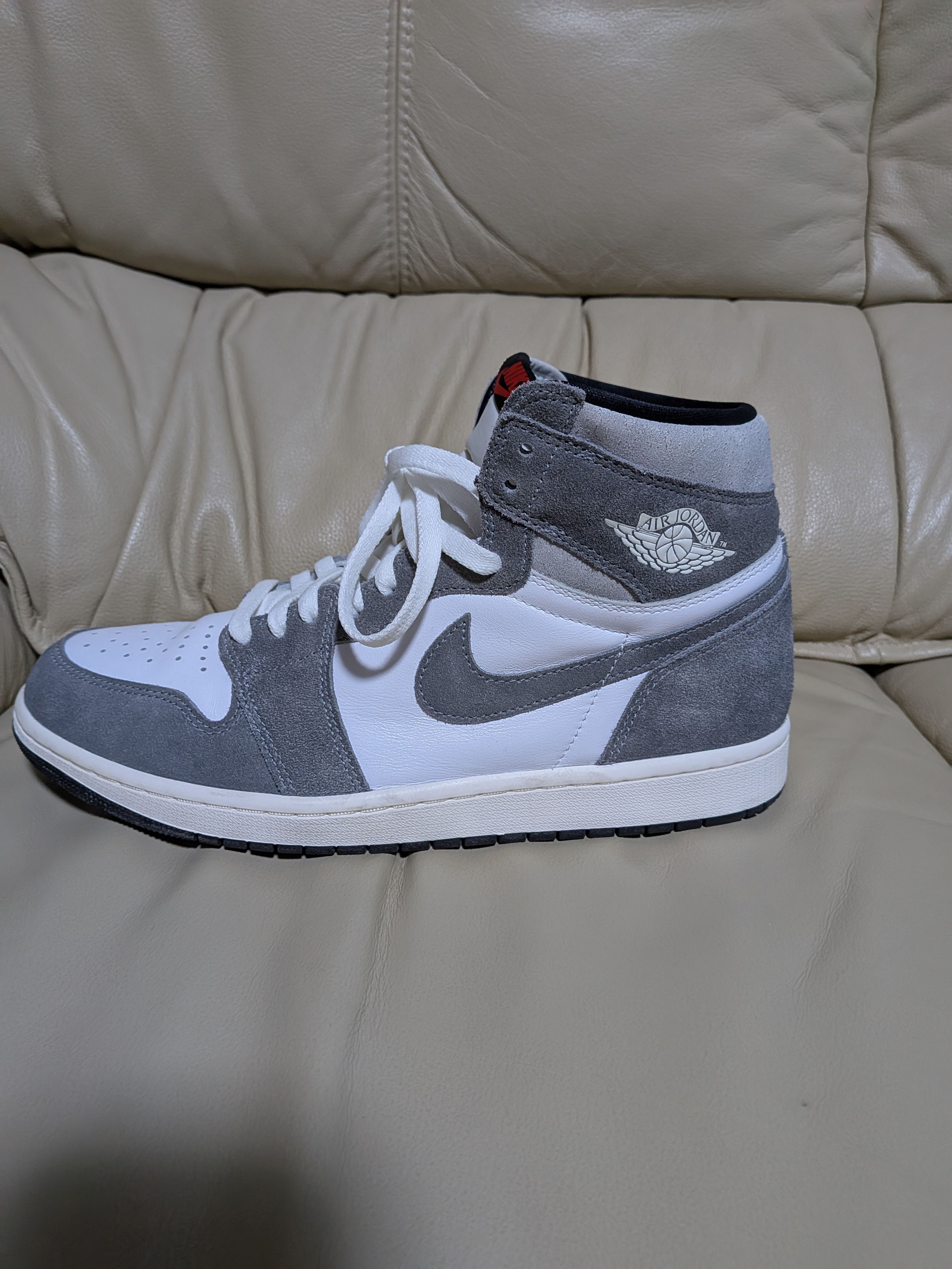 Nike Air Jordan 1 Retro High OG "Black and Smoke Grey"