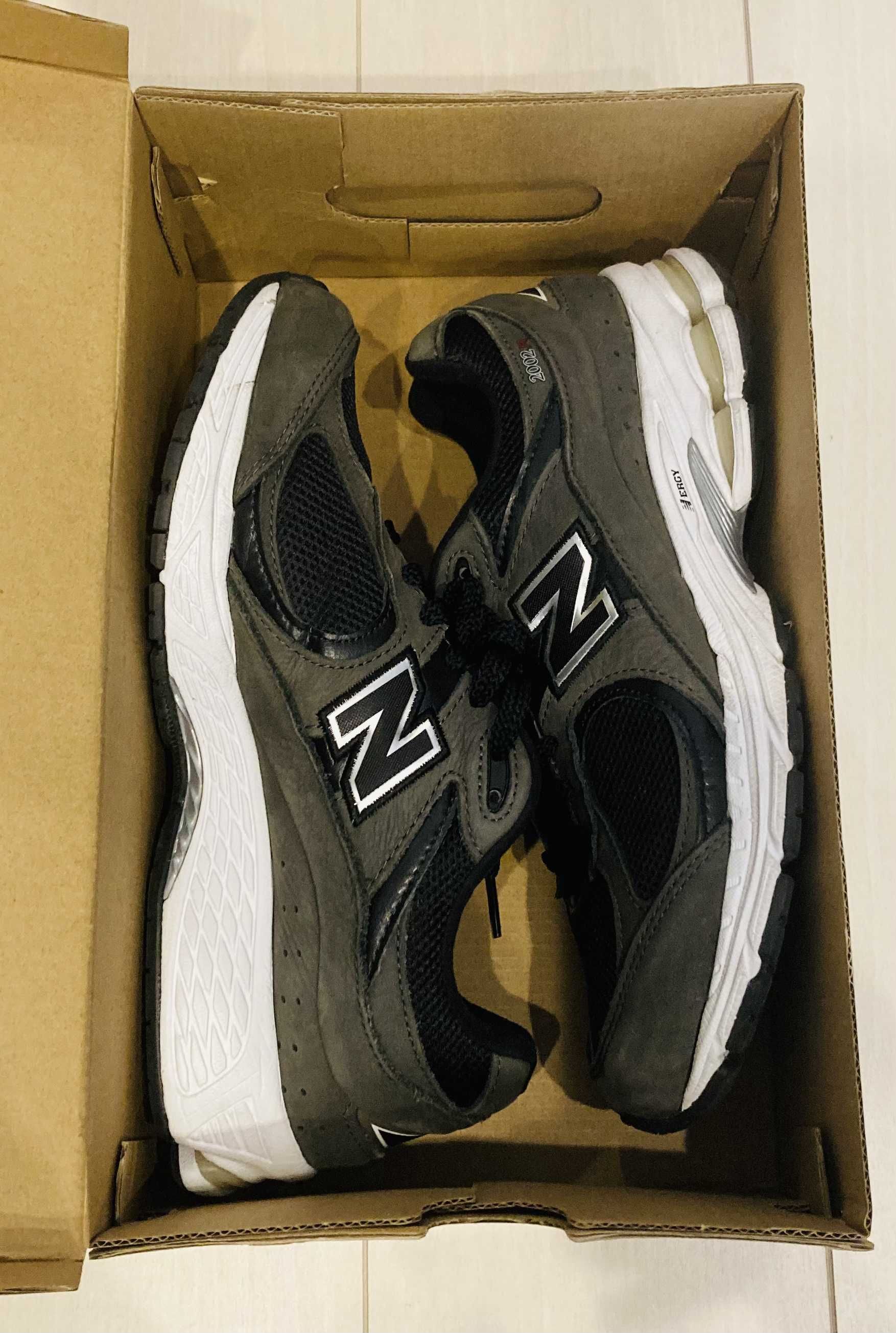 New Balance 2002R "Black/Gray"