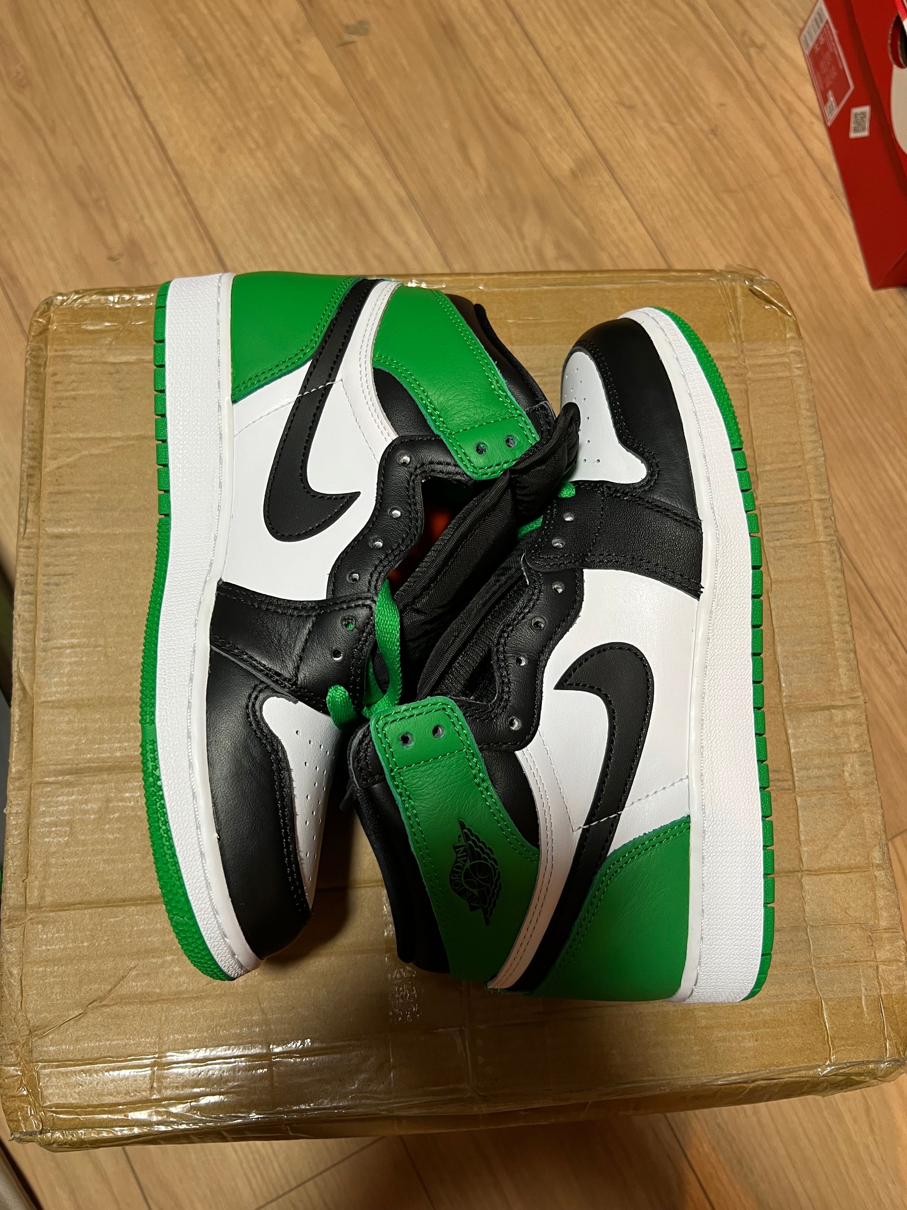 Nike GS Air Jordan 1 Retro High OG "Celtics/Black and Lucky Green" (2023)