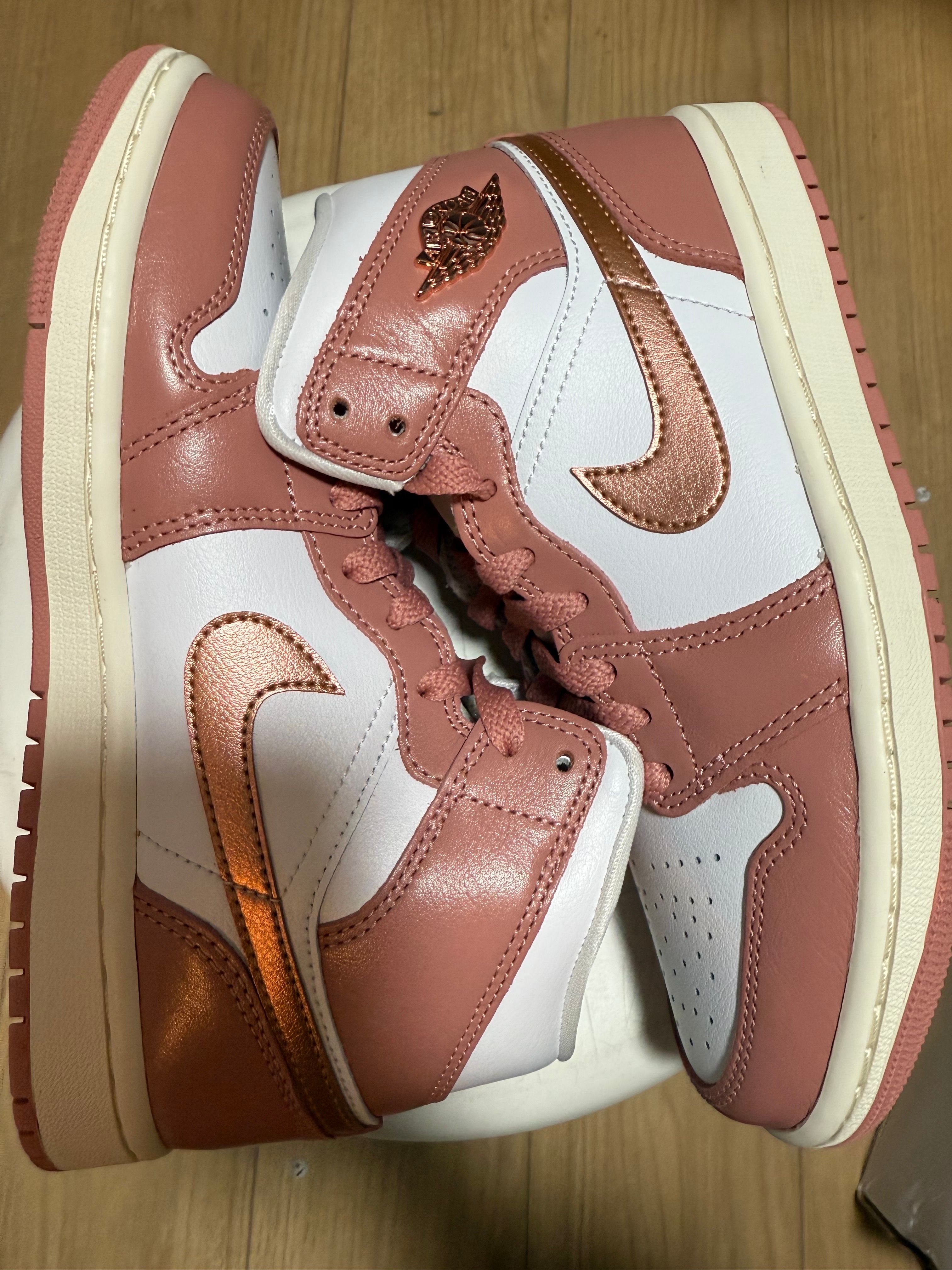 Nike Women's Air Jordan 1 Mid SE "Red Stardust"