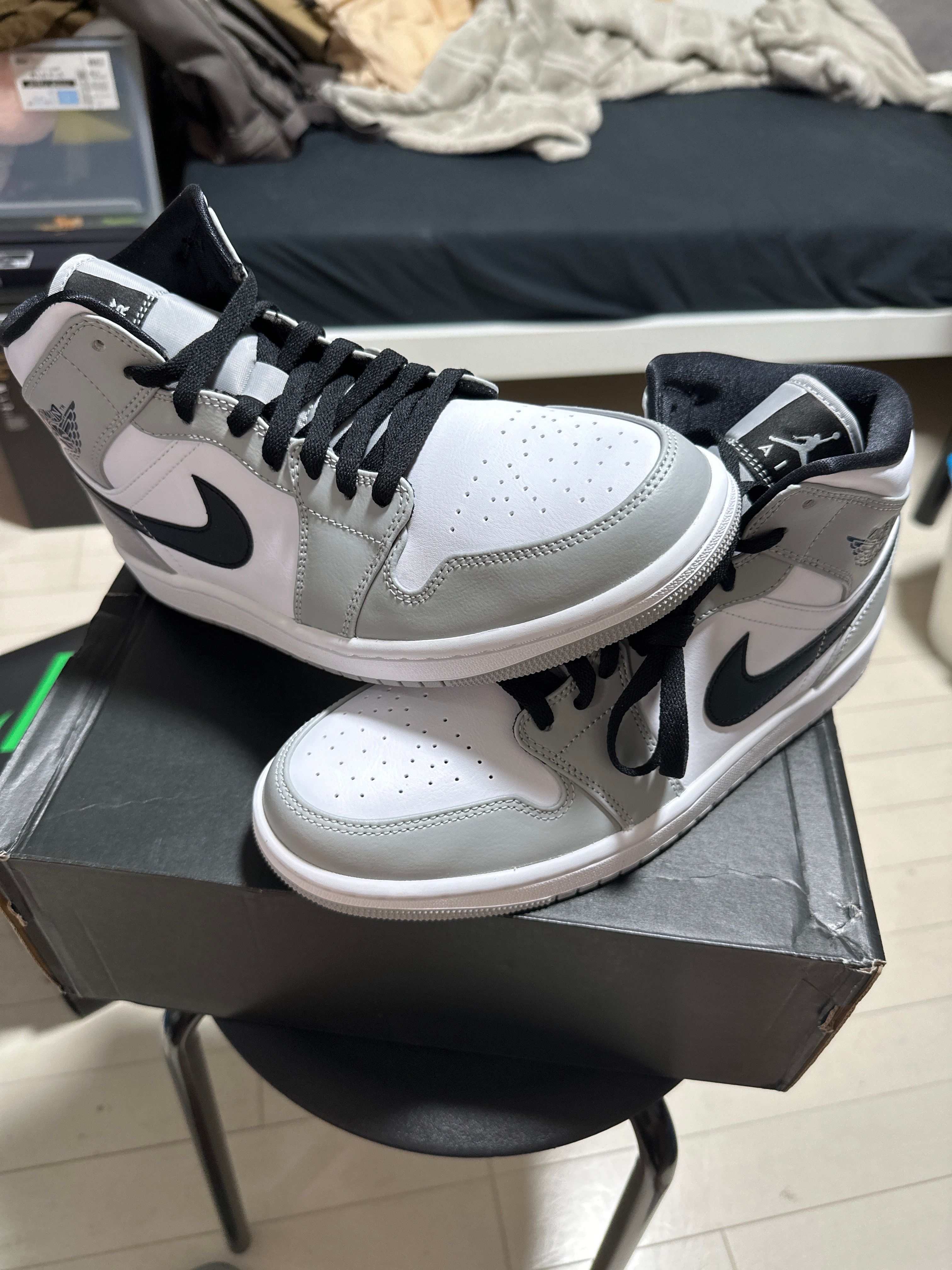 Nike Air Jordan 1 Mid "Light Smoke Grey/White/Black"