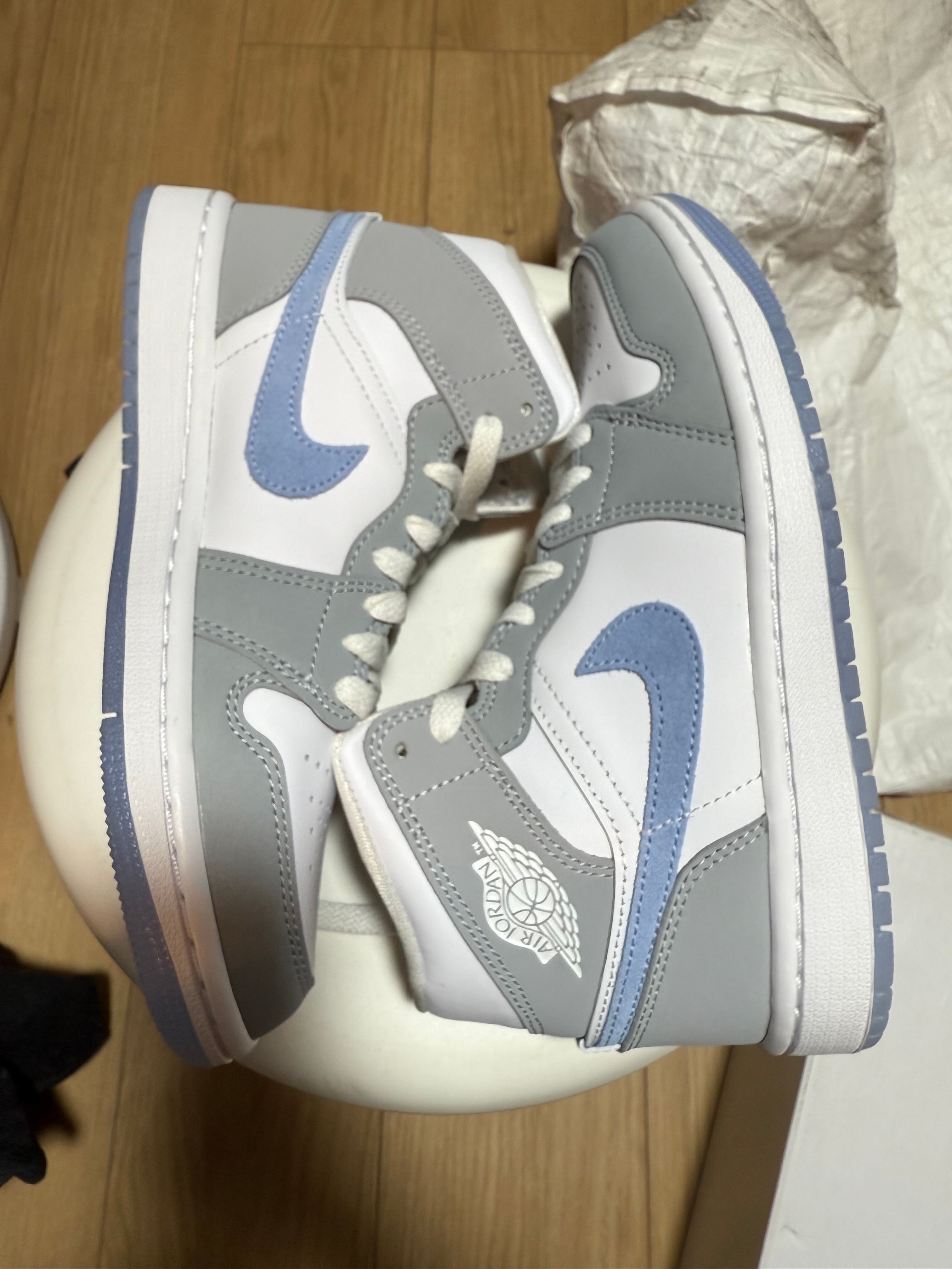 Nike Women's Air Jordan 1 Mid "Wolf Grey"