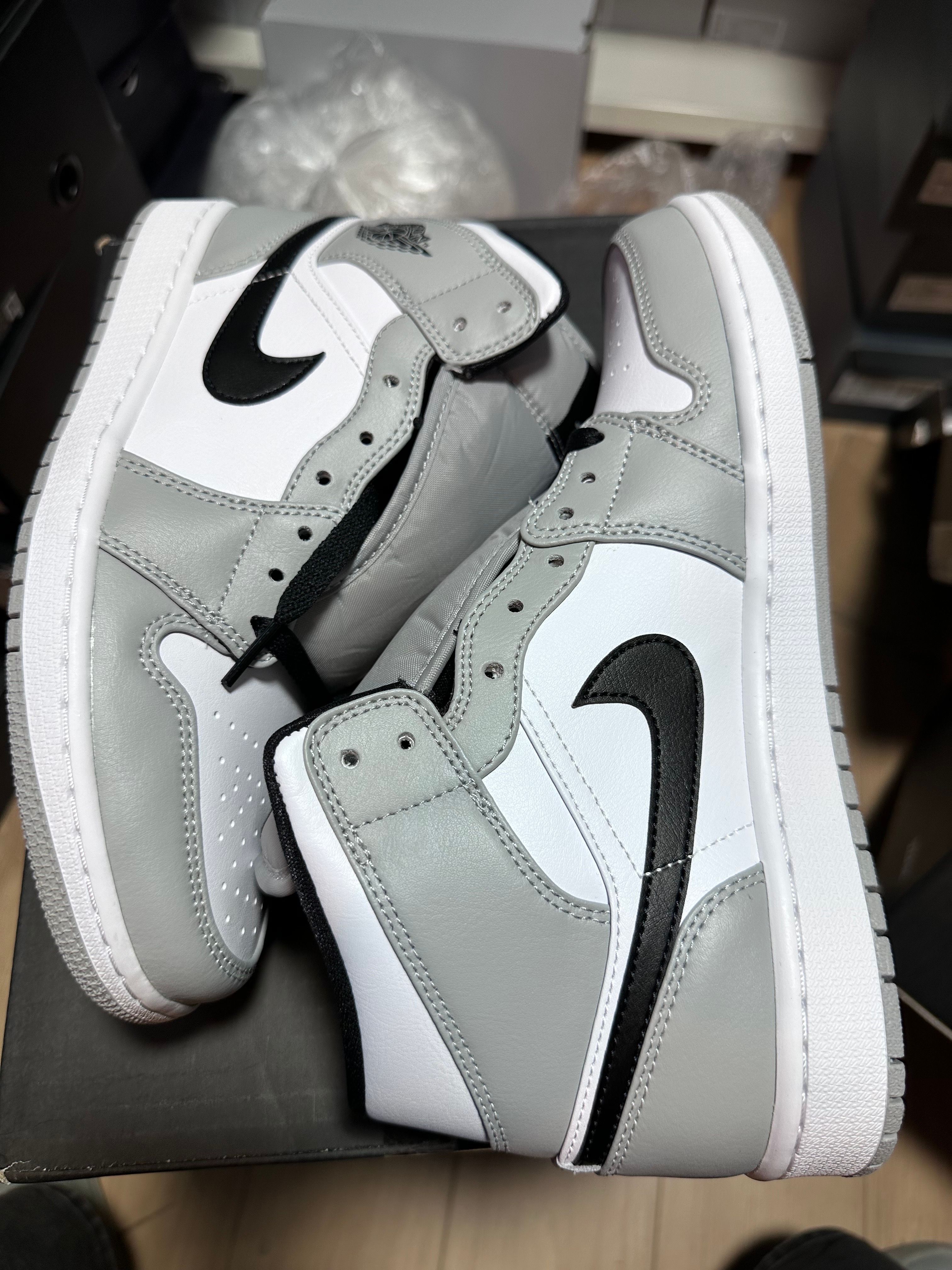 Nike Air Jordan 1 Mid "Light Smoke Grey/White/Black"