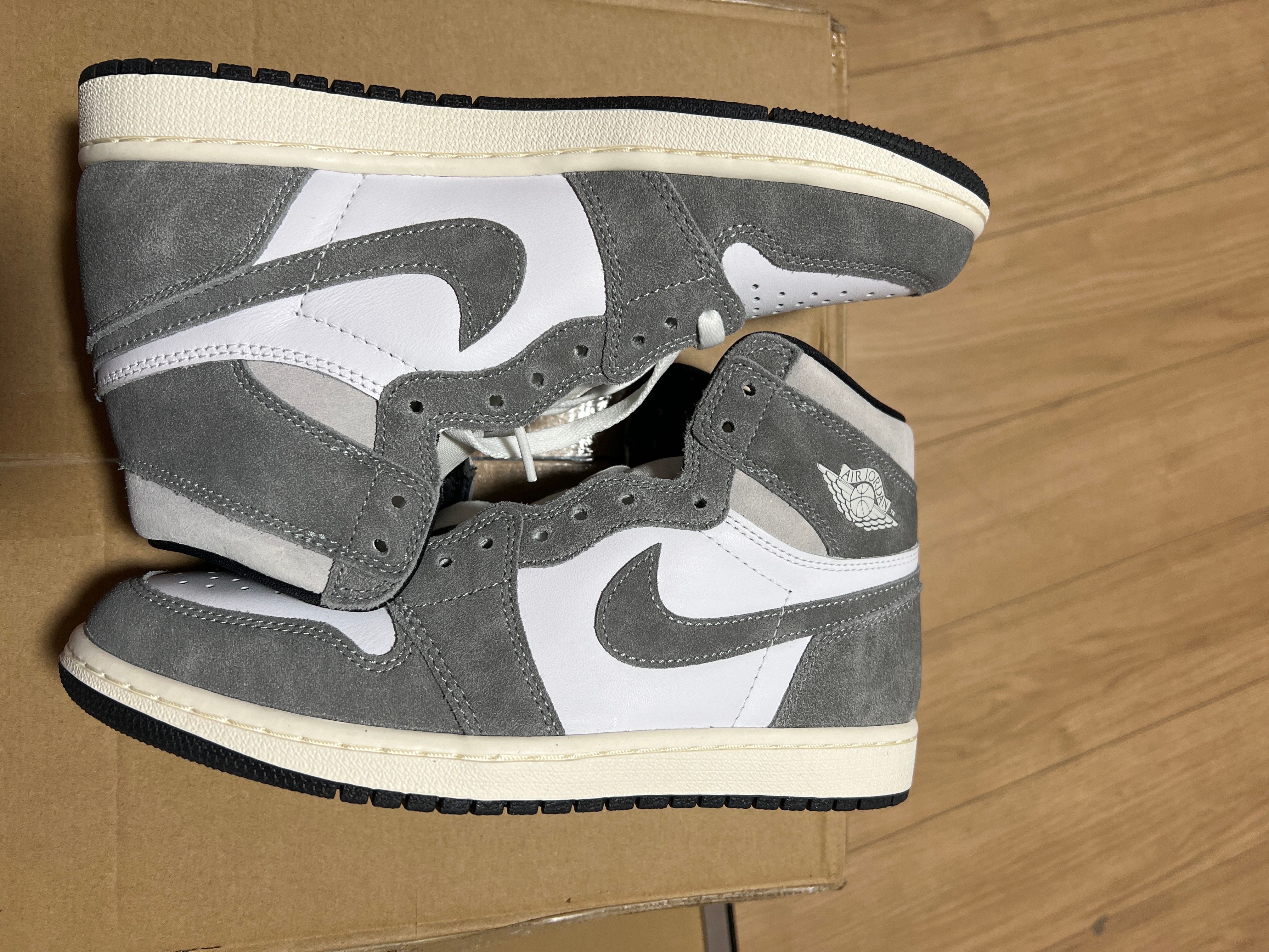 Nike Air Jordan 1 Retro High OG "Black and Smoke Grey"