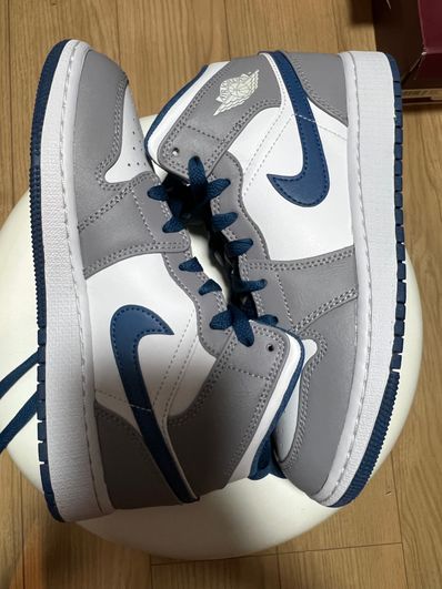 Nike GS Air Jordan 1 Mid "True Blue"