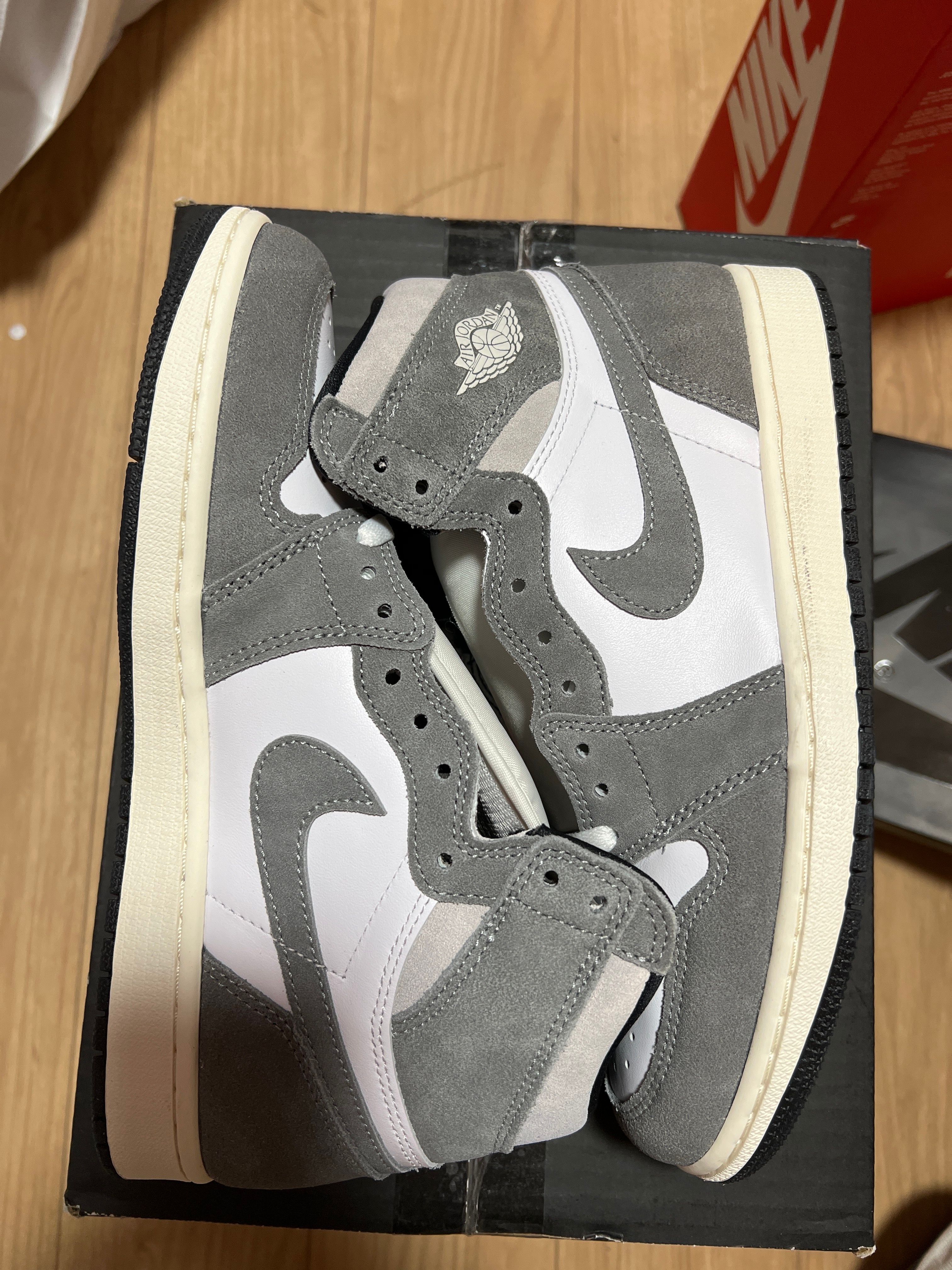 Nike Air Jordan 1 Retro High OG "Black and Smoke Grey"