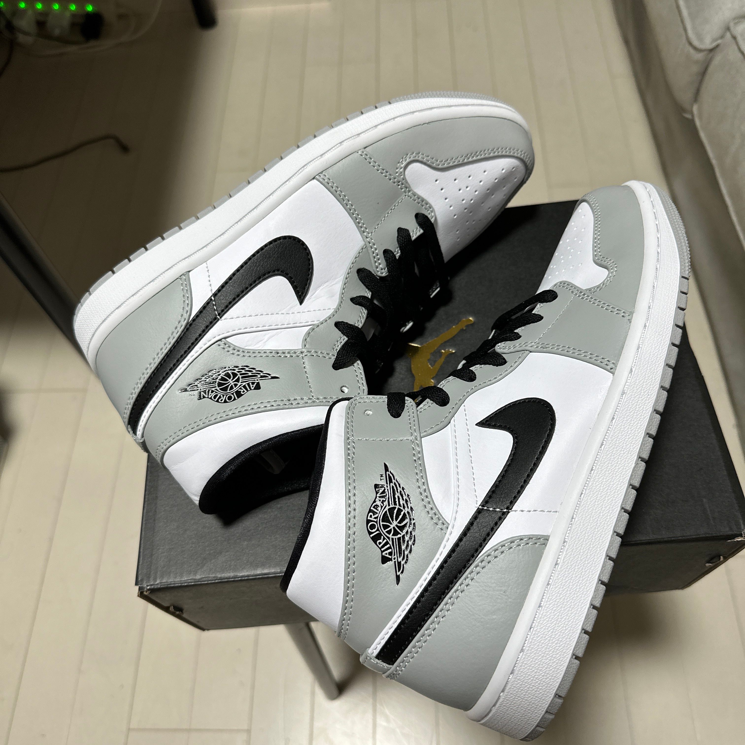 Nike Air Jordan 1 Mid "Light Smoke Grey/White/Black"