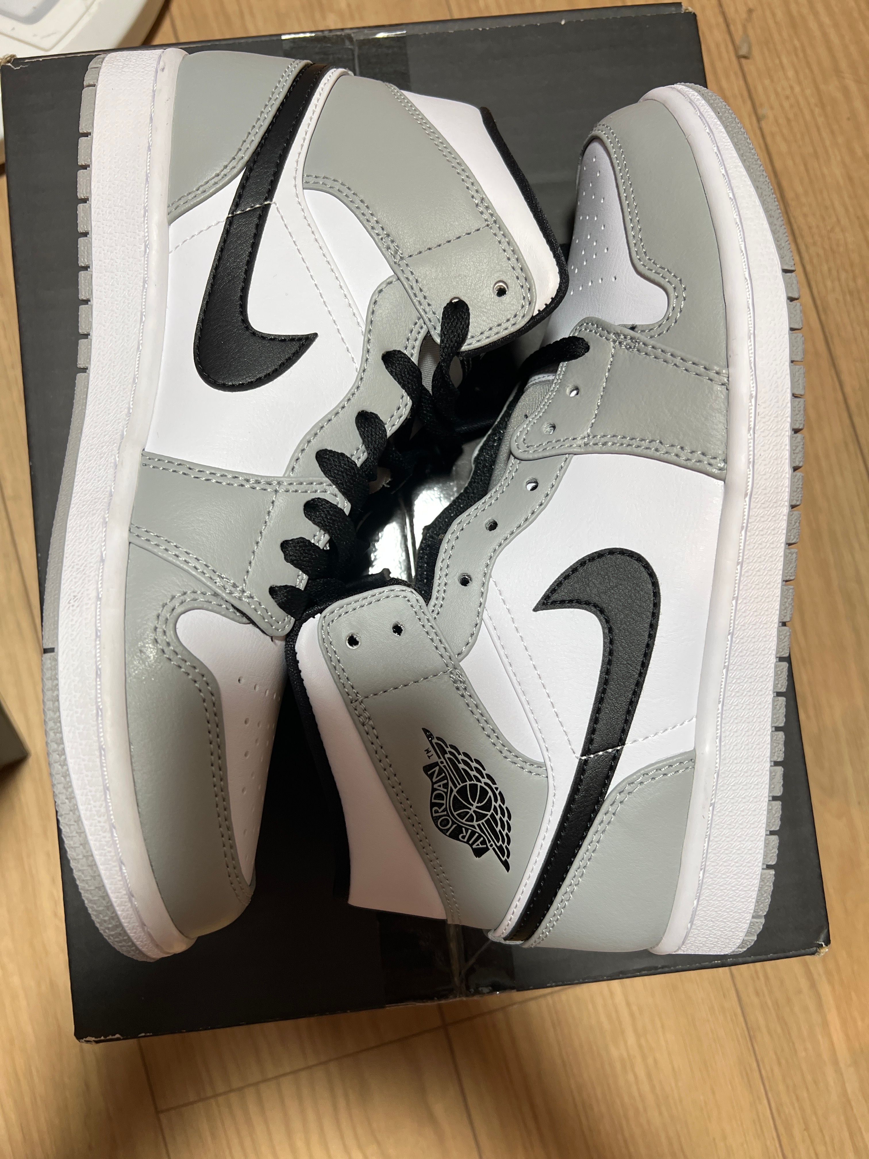 Nike Air Jordan 1 Mid "Light Smoke Grey/White/Black"