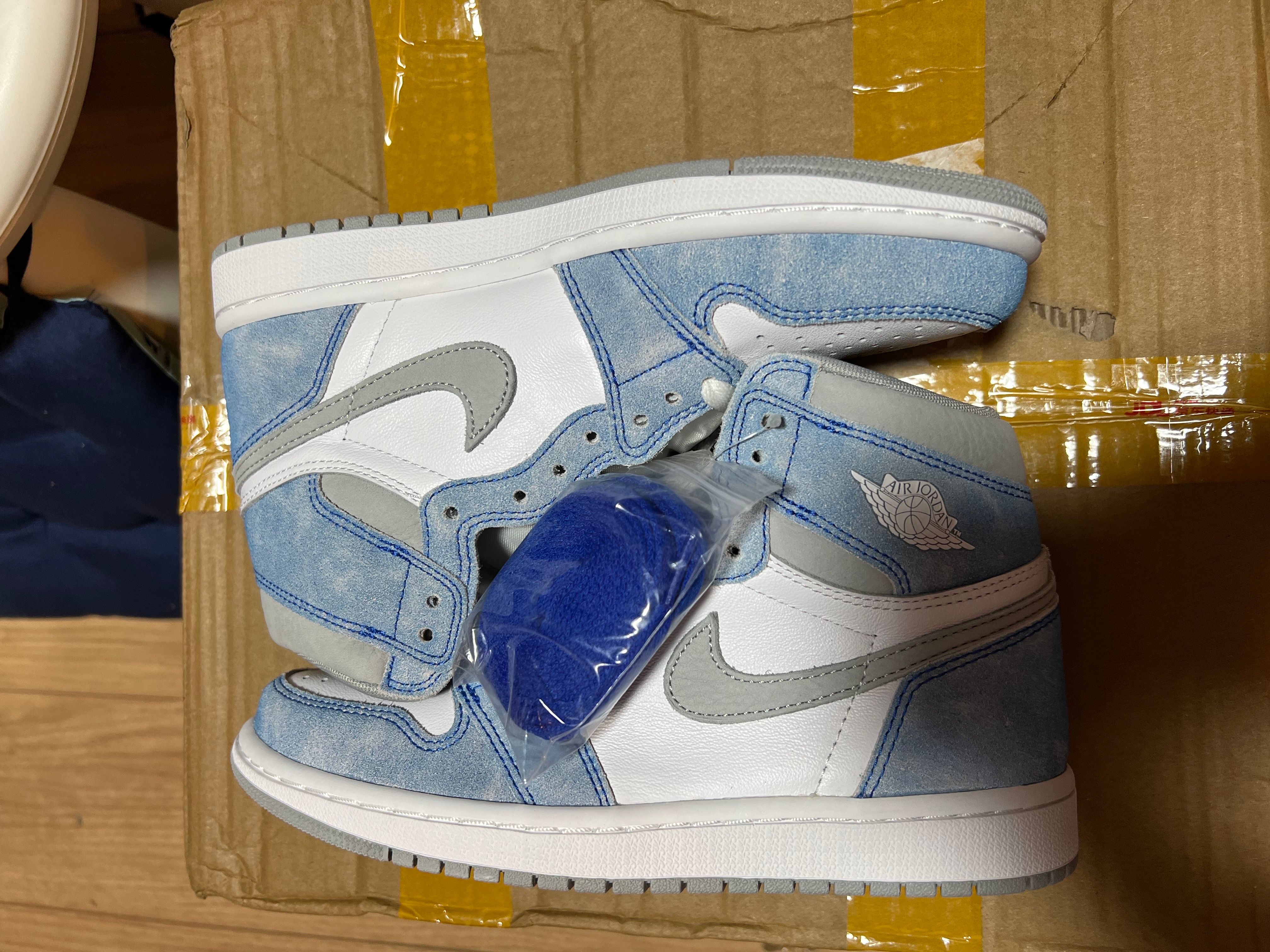 Nike Air Jordan 1 High OG "Hyper Royal"