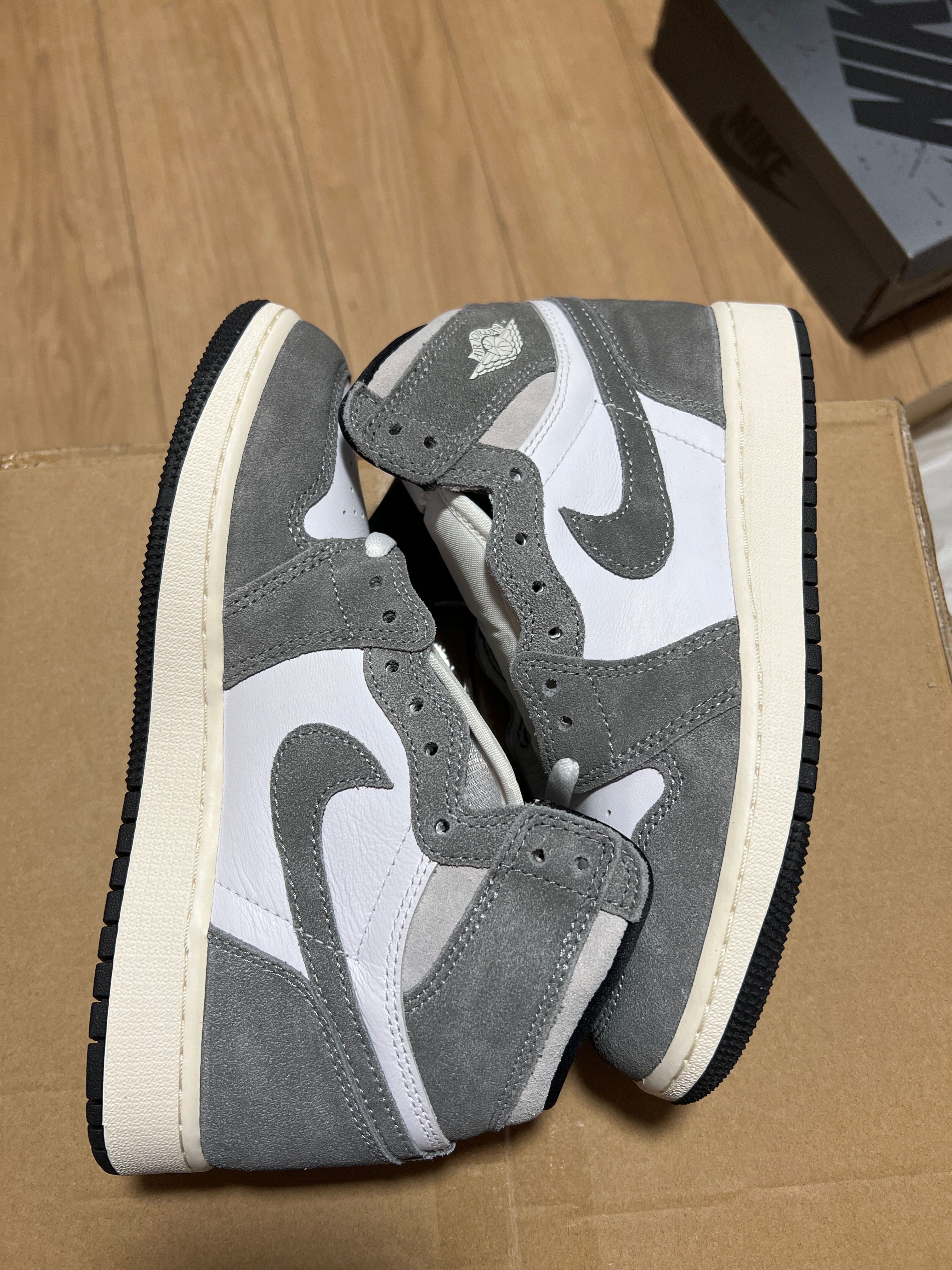 Nike GS Air Jordan 1 Retro High OG "Black and Smoke Grey"