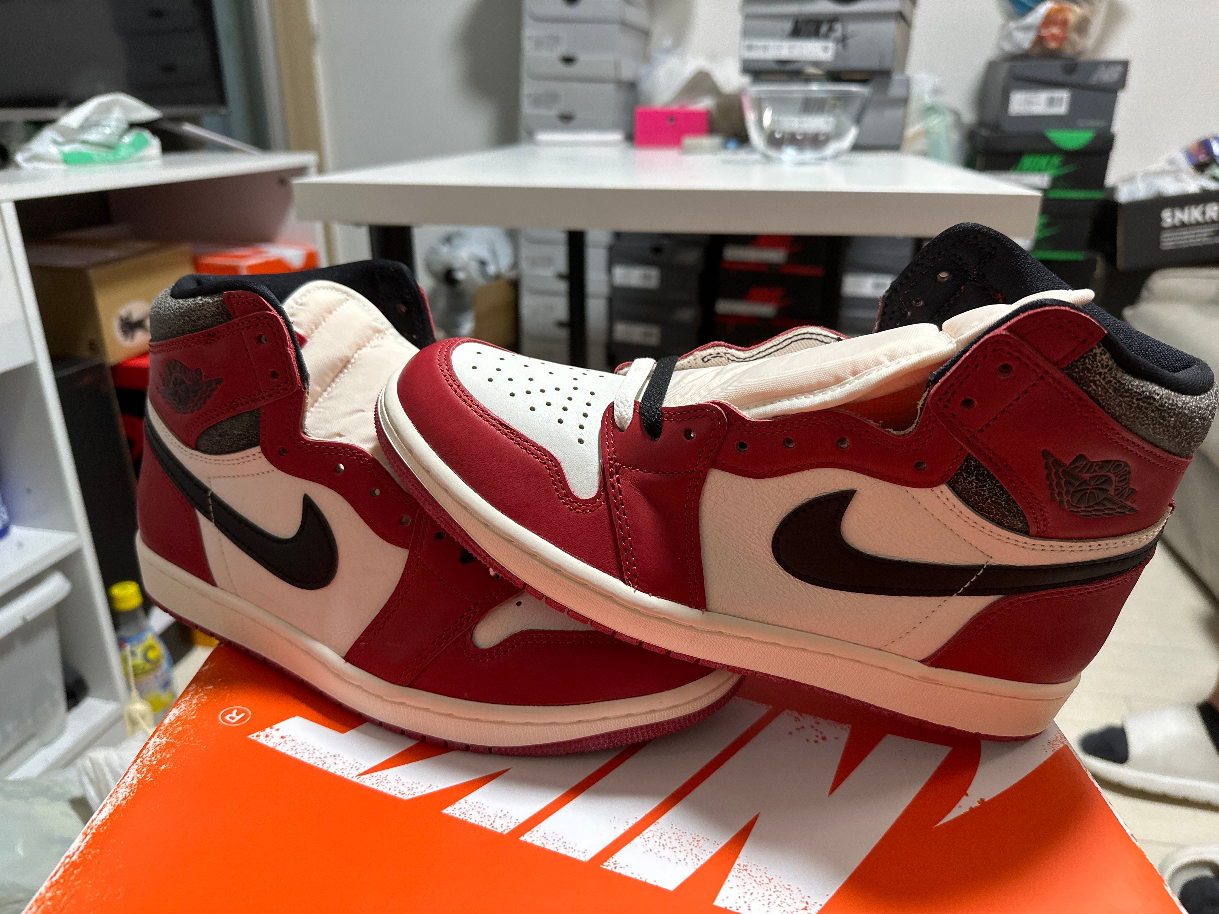 Nike Air Jordan 1 High OG "Lost & Found/Chicago"