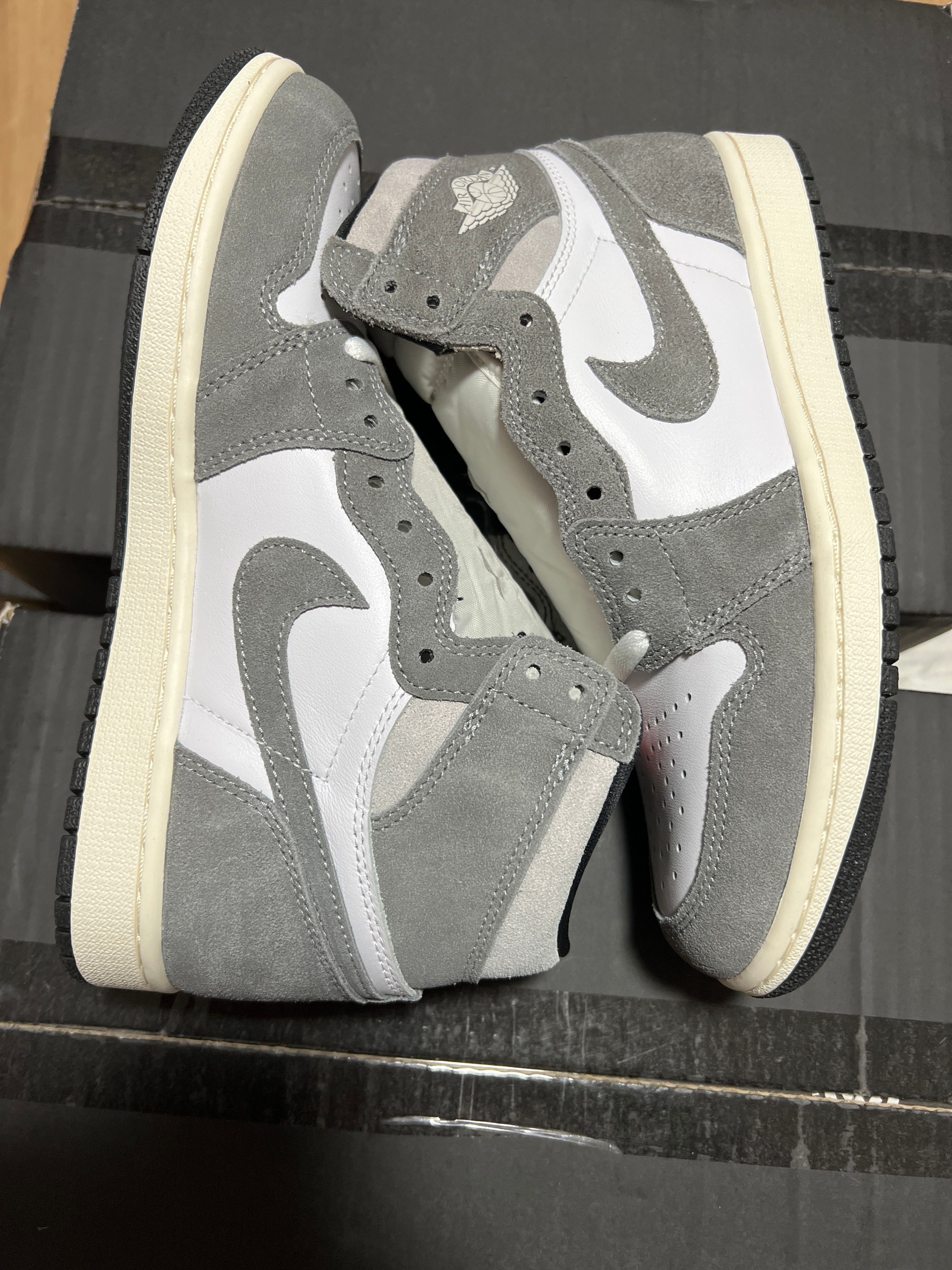 Nike Air Jordan 1 Retro High OG "Black and Smoke Grey"