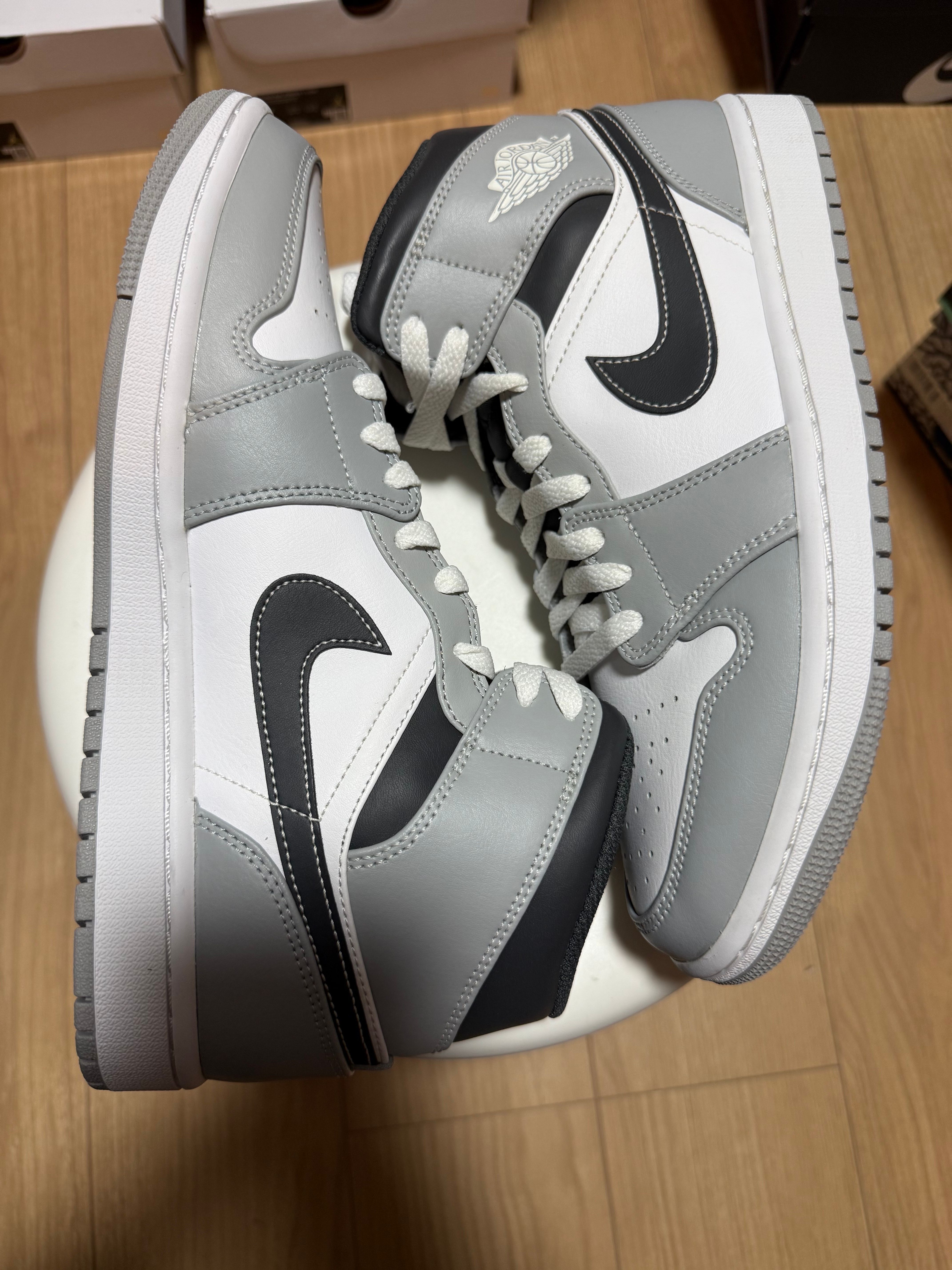 Nike Air Jordan 1 Mid "Grey White/Anthracite"