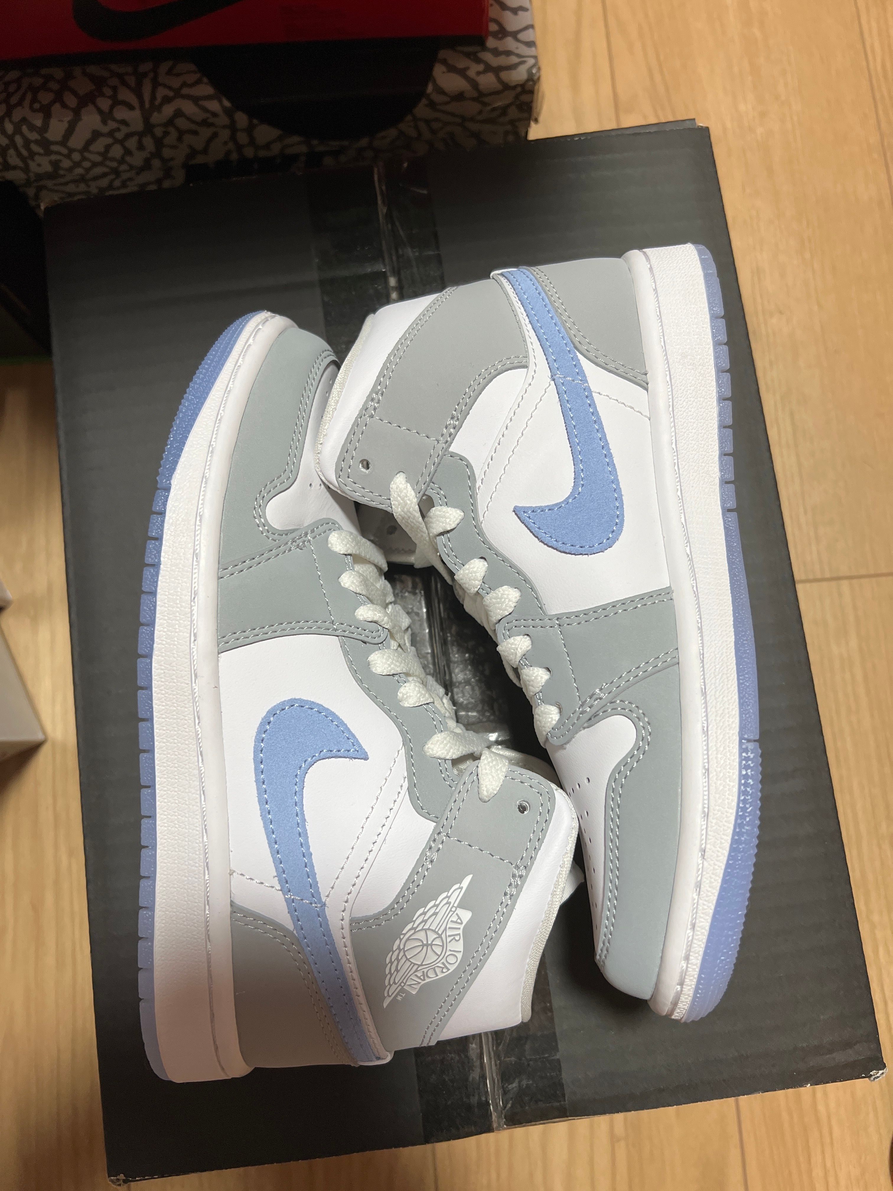 Nike Women's Air Jordan 1 Mid "Wolf Grey"