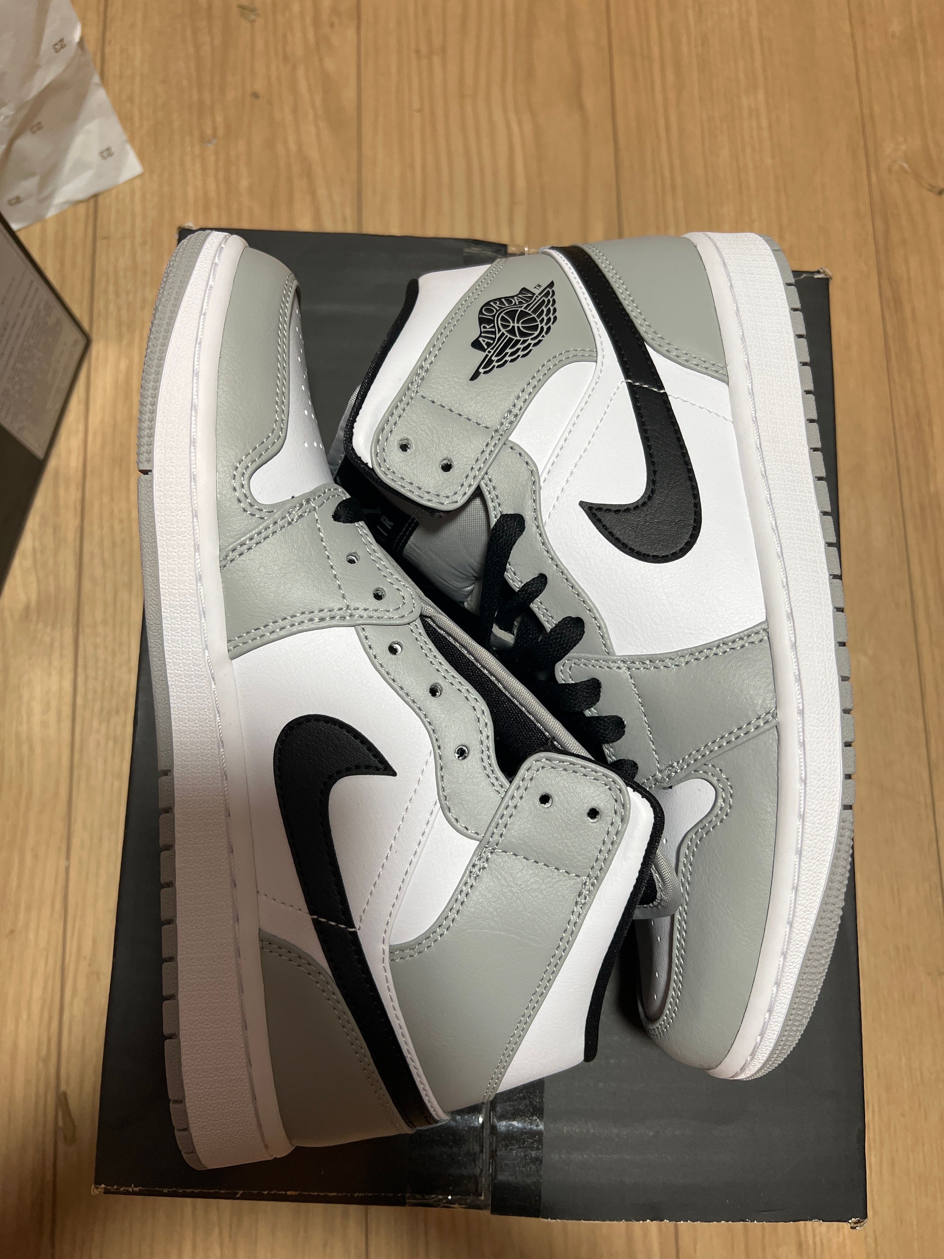 Nike Air Jordan 1 Mid "Light Smoke Grey/White/Black"