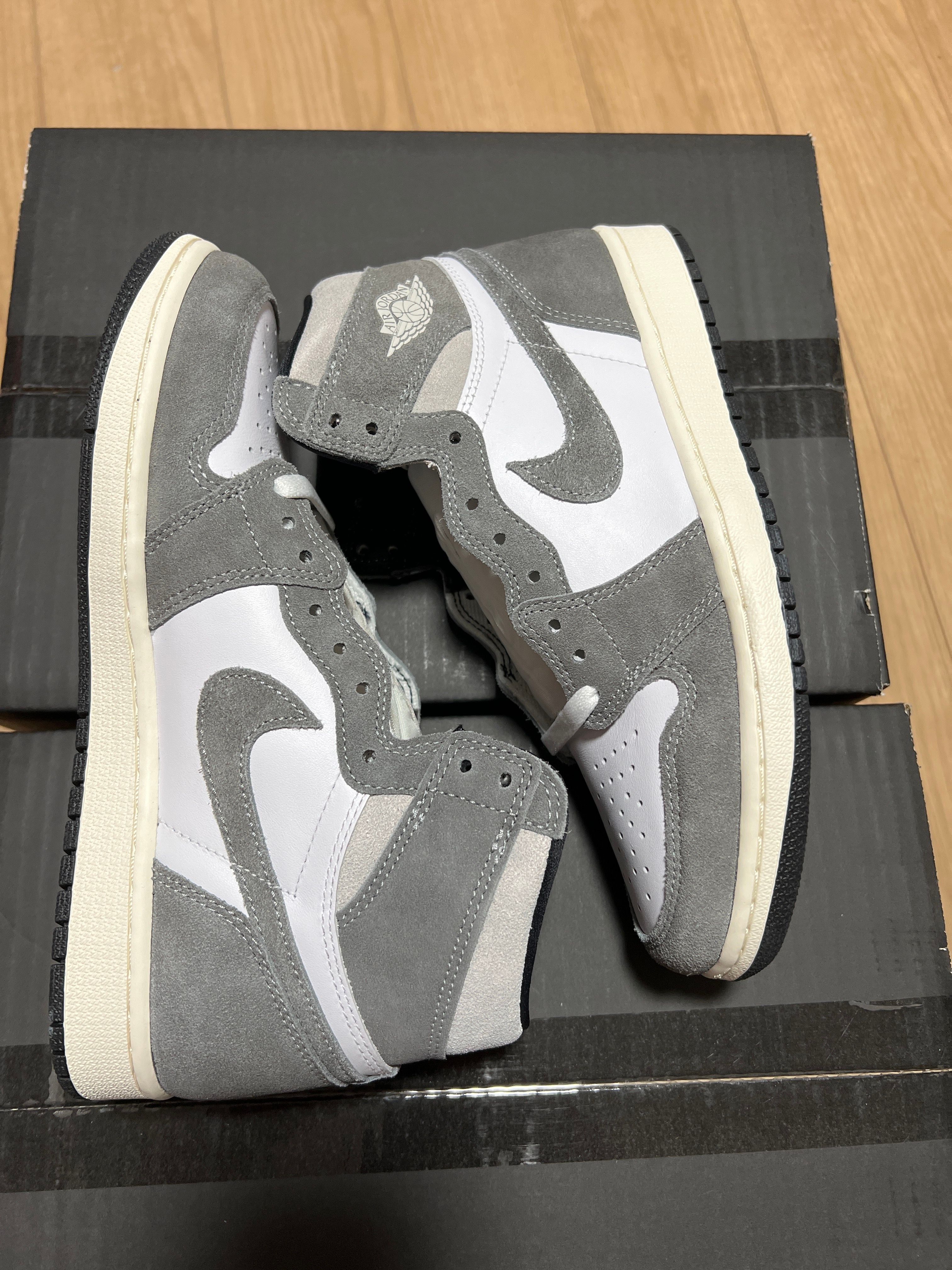 Nike Air Jordan 1 Retro High OG "Black and Smoke Grey"