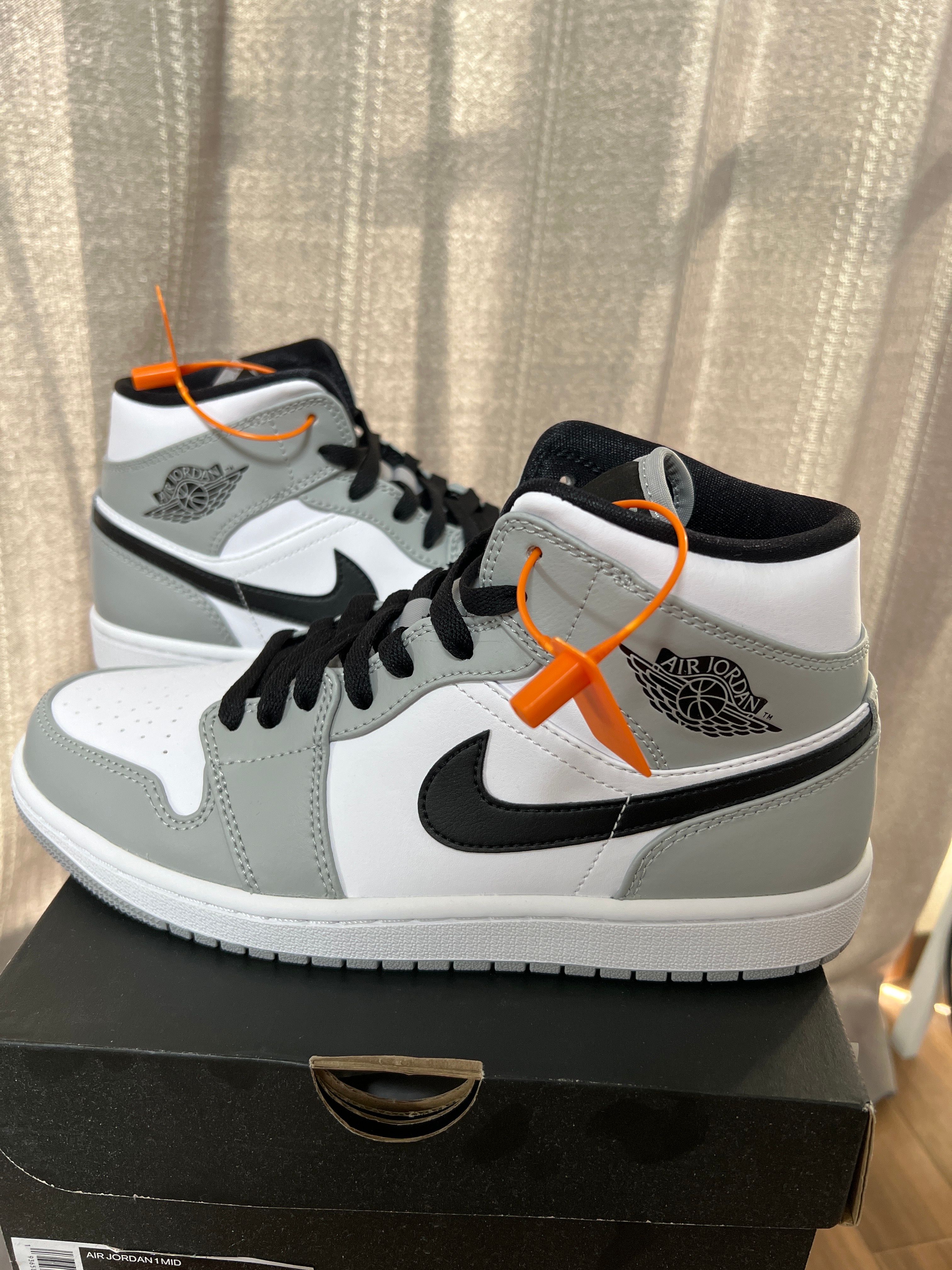 Nike Air Jordan 1 Mid "Light Smoke Grey/White/Black"
