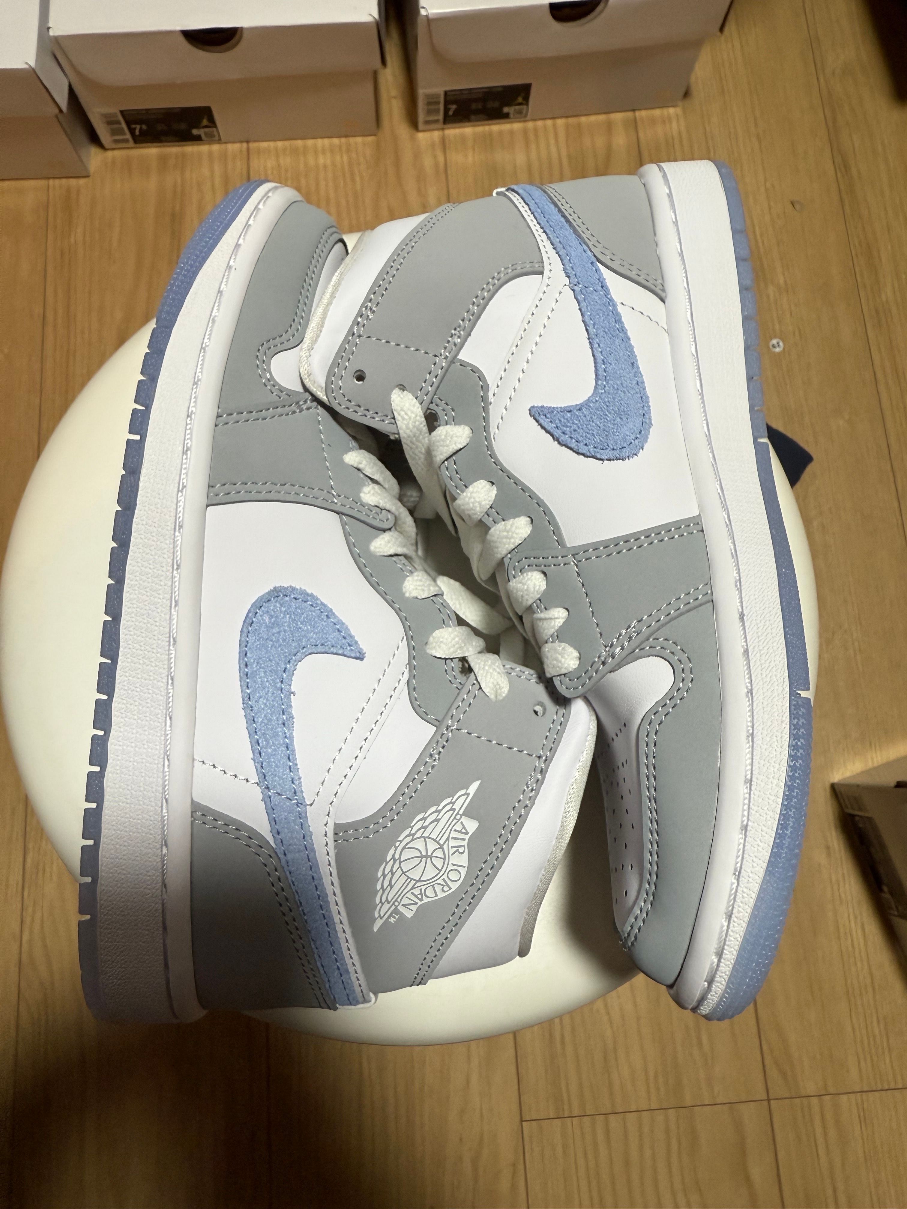 Nike Women's Air Jordan 1 Mid "Wolf Grey"