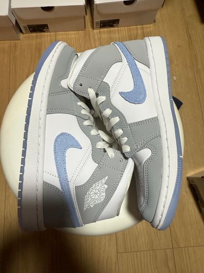 Nike Women's Air Jordan 1 Mid "Wolf Grey"