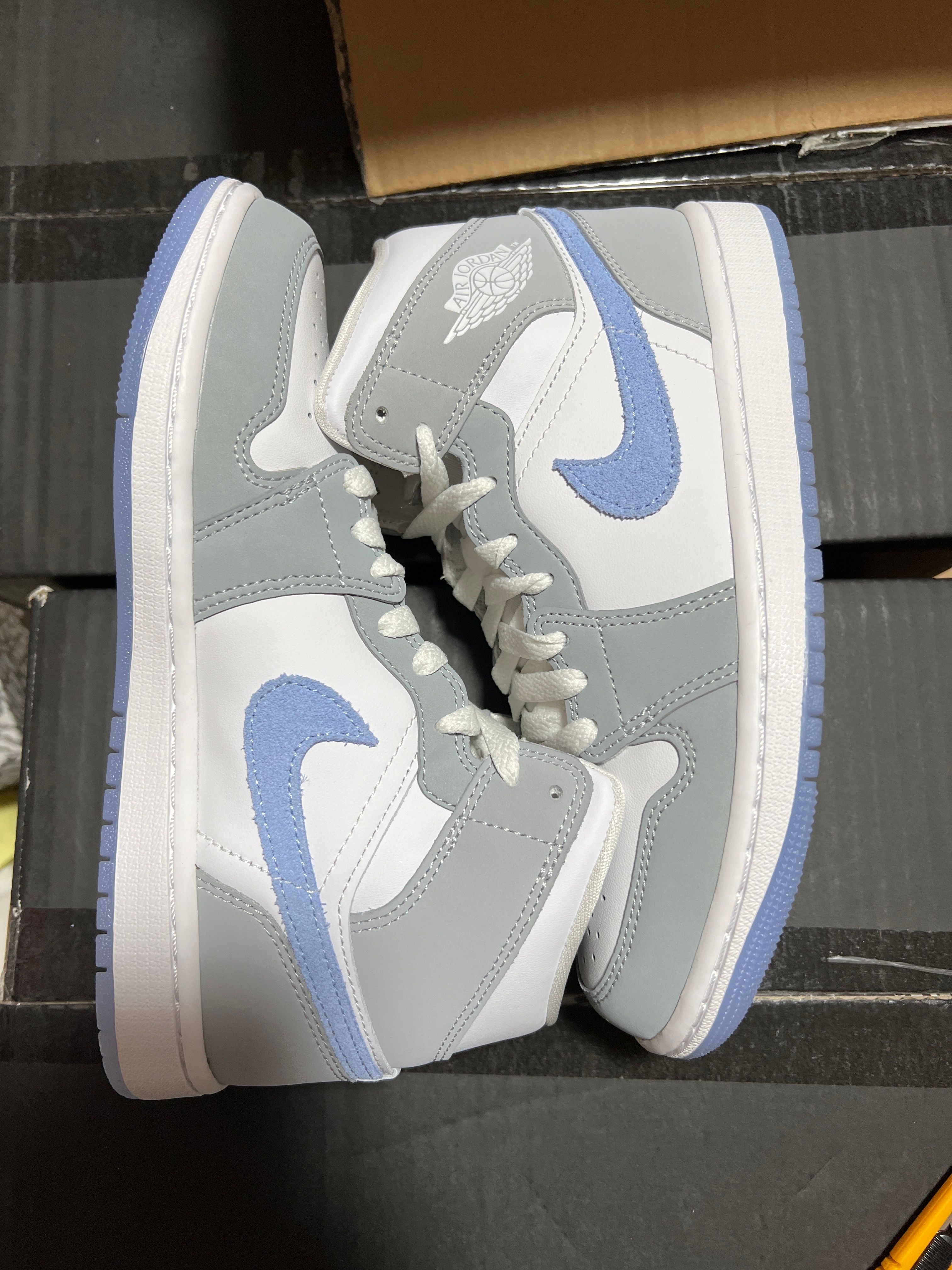 Nike Women's Air Jordan 1 Mid "Wolf Grey"