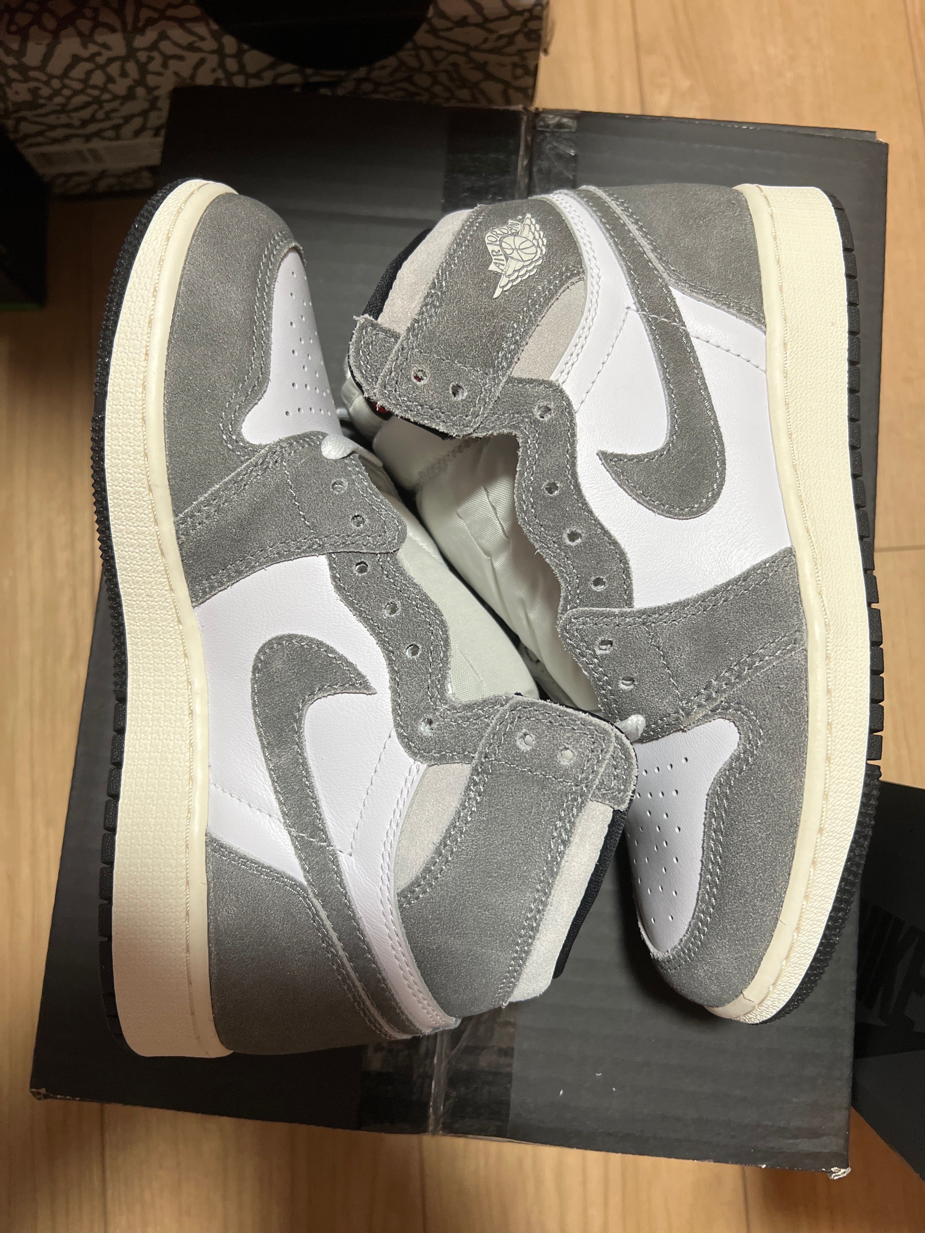 Nike GS Air Jordan 1 Retro High OG "Black and Smoke Grey"