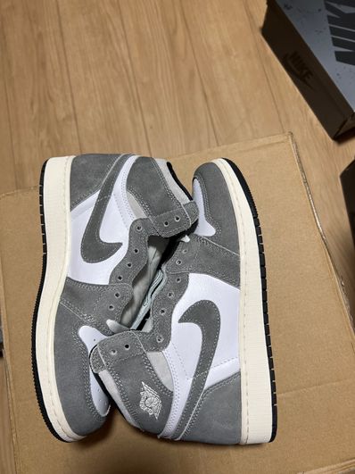 Nike GS Air Jordan 1 Retro High OG "Black and Smoke Grey"