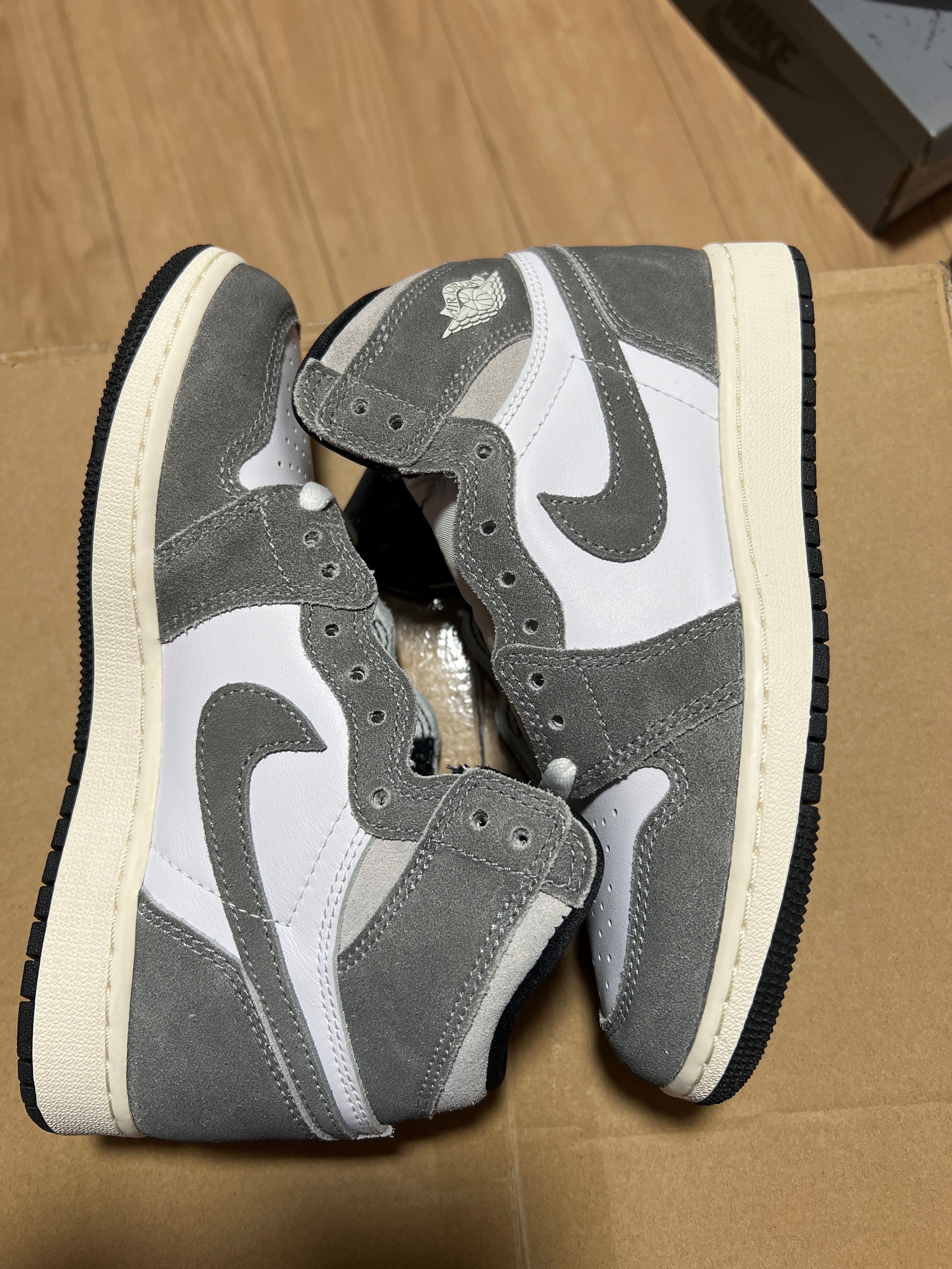 Nike GS Air Jordan 1 Retro High OG "Black and Smoke Grey"