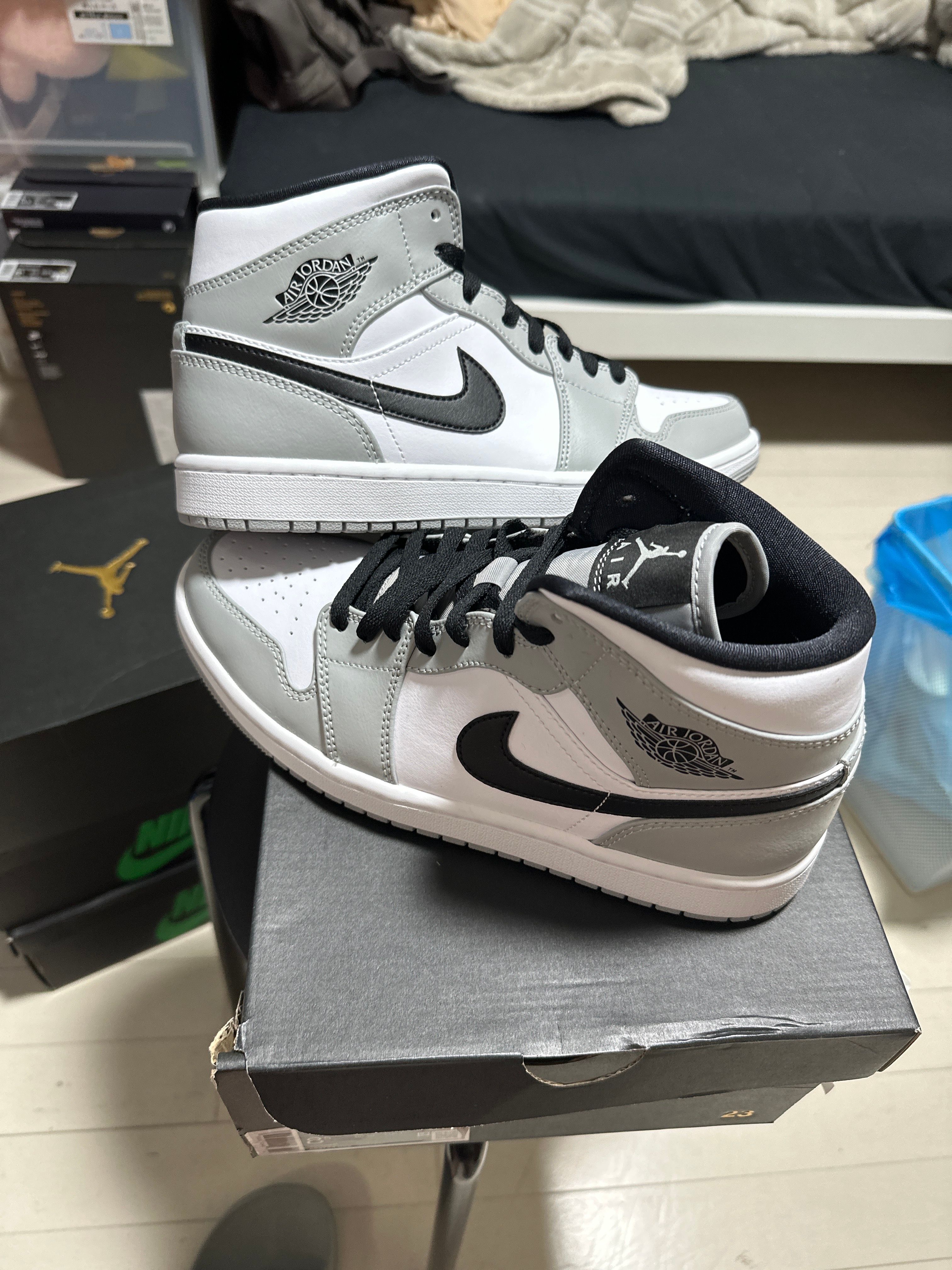 Nike Air Jordan 1 Mid "Light Smoke Grey/White/Black"