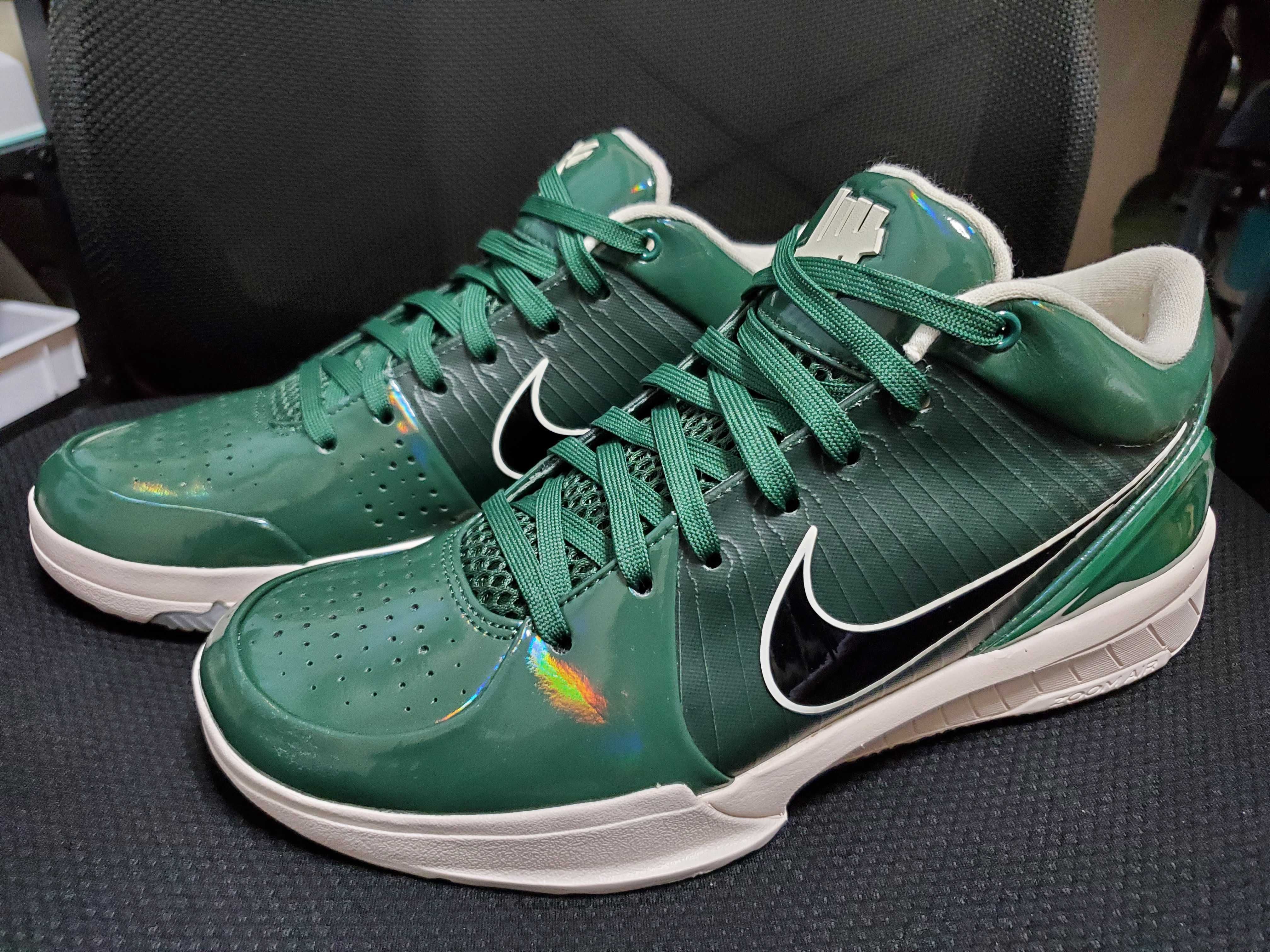 UNDEFEATED × Nike Kobe 4 Protro "Milwaukee Bucks"
