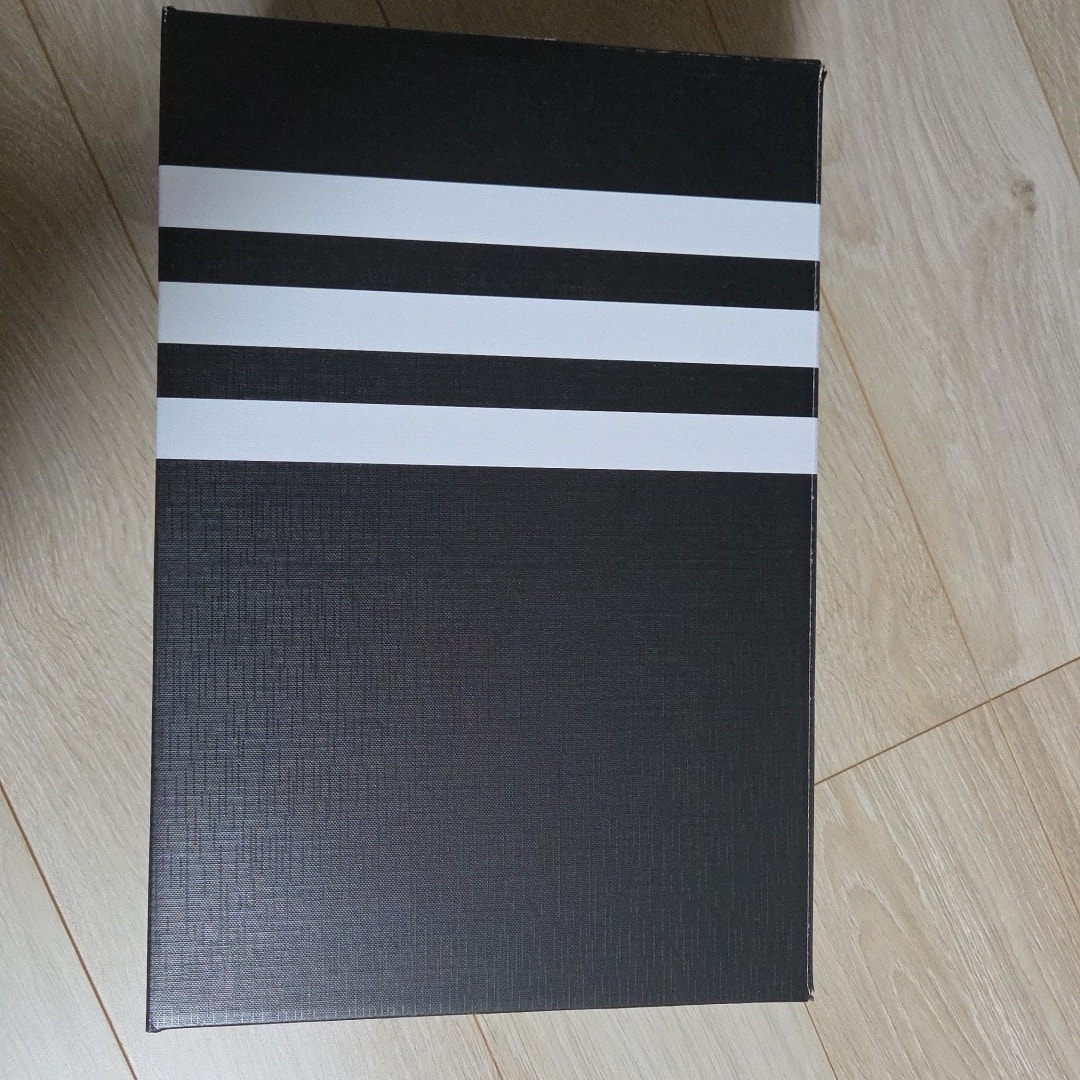 Pharrell Williams × adidas Jellyfish "Carbon/Core Black"