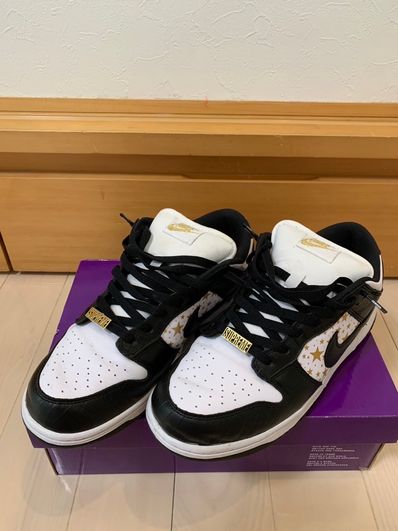 Supreme × Nike SB Dunk Low OG QS Gold Stars "White/Black"