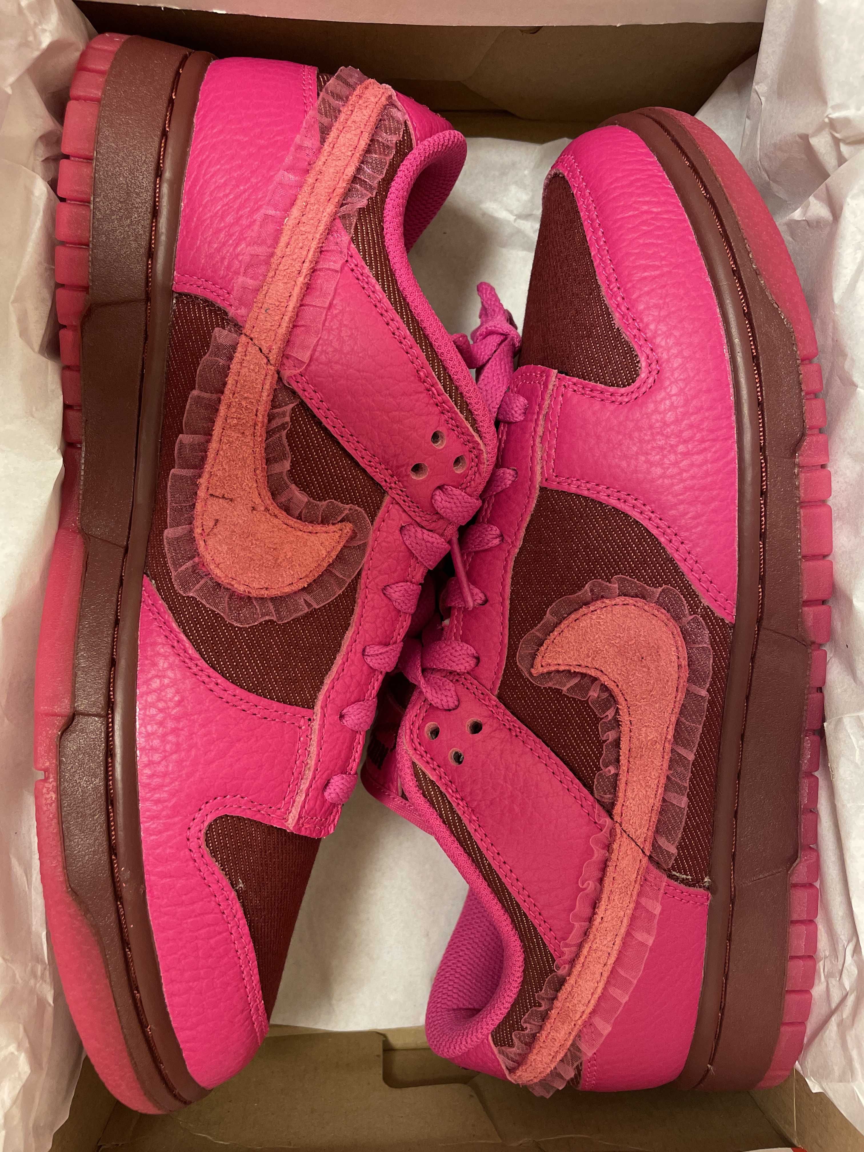 Nike Women's Dunk Low "Valentines Day"
