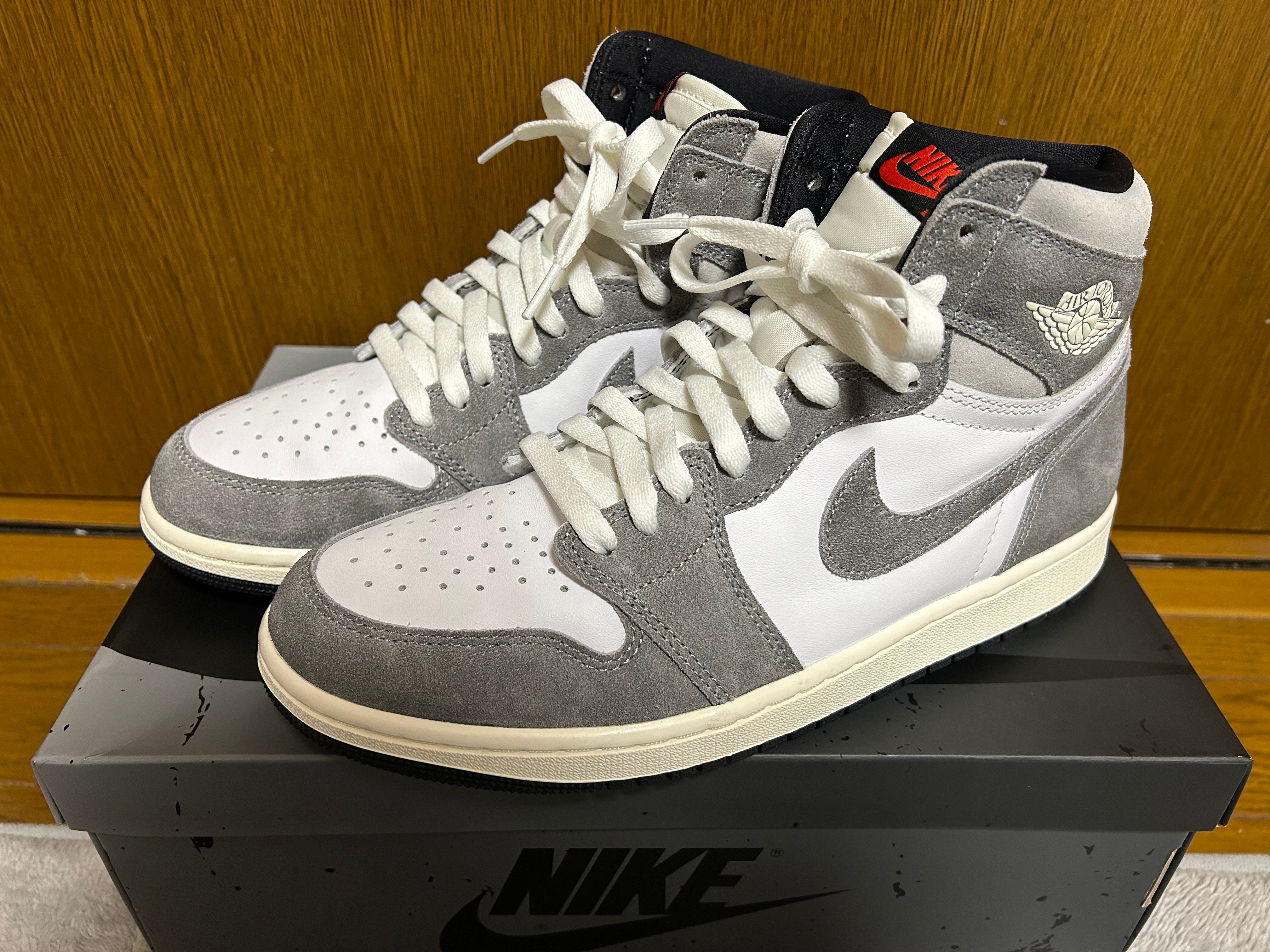 Nike Air Jordan 1 Retro High OG "Black and Smoke Grey"