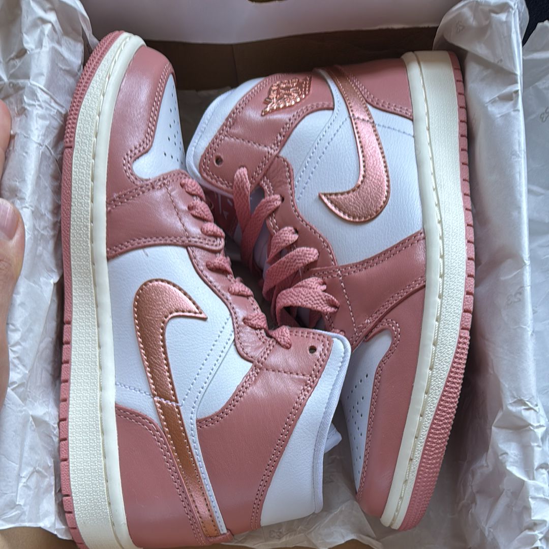Nike Women's Air Jordan 1 Mid SE "Red Stardust"