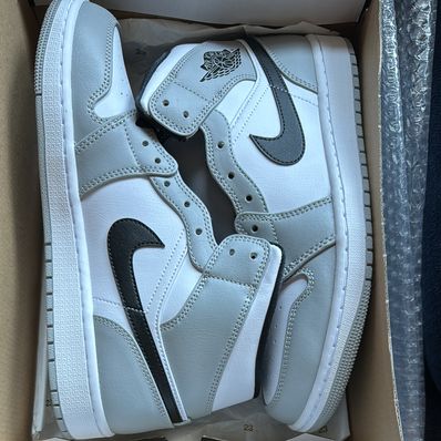 Nike Air Jordan 1 Mid "Light Smoke Grey/White/Black"