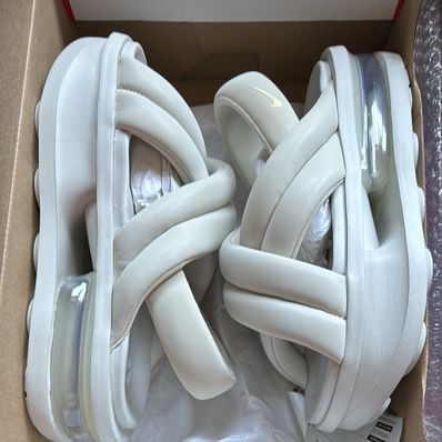 Nike Women's Air Max Isla Sandal "Light Bone/Pure Platinum/Alabaster"